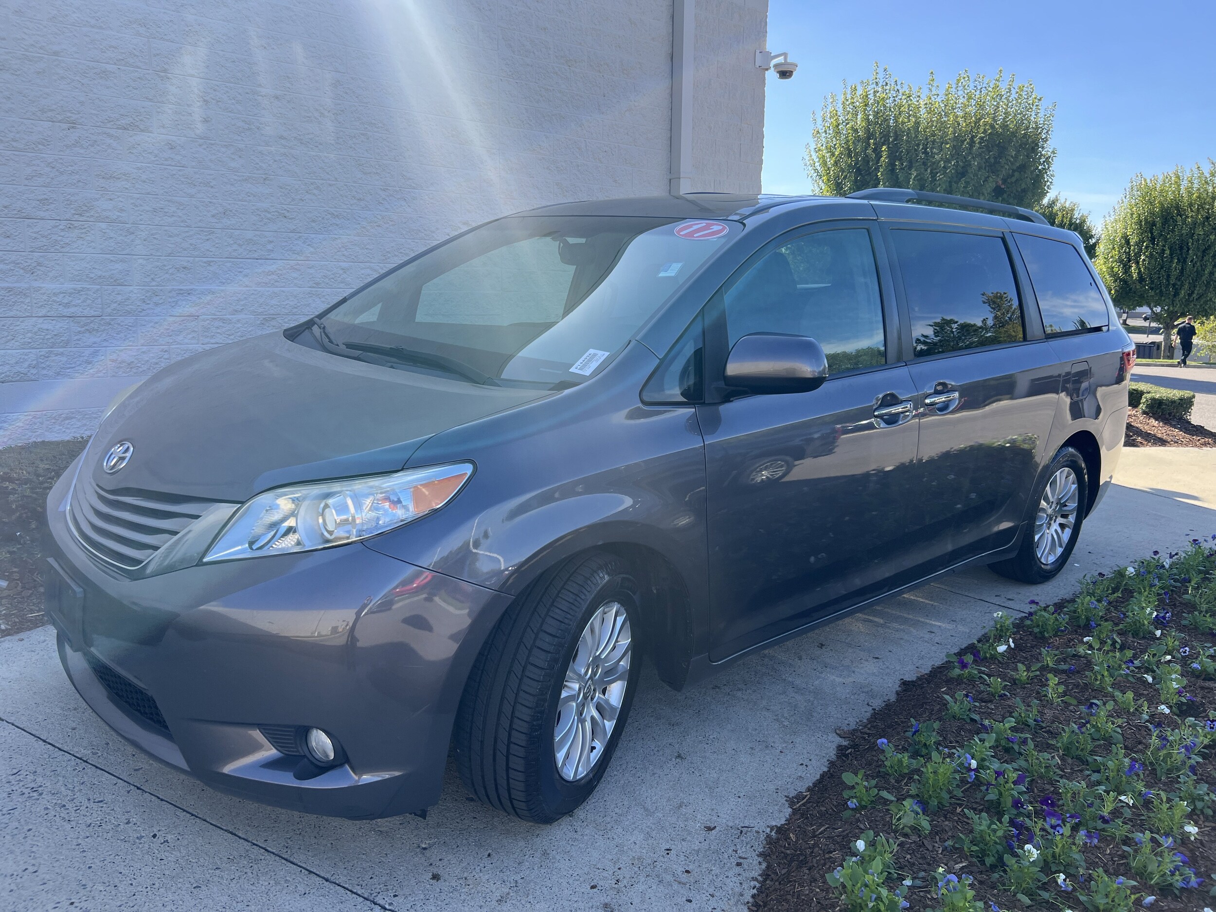 2017 Toyota Sienna XLE Premium photo 3
