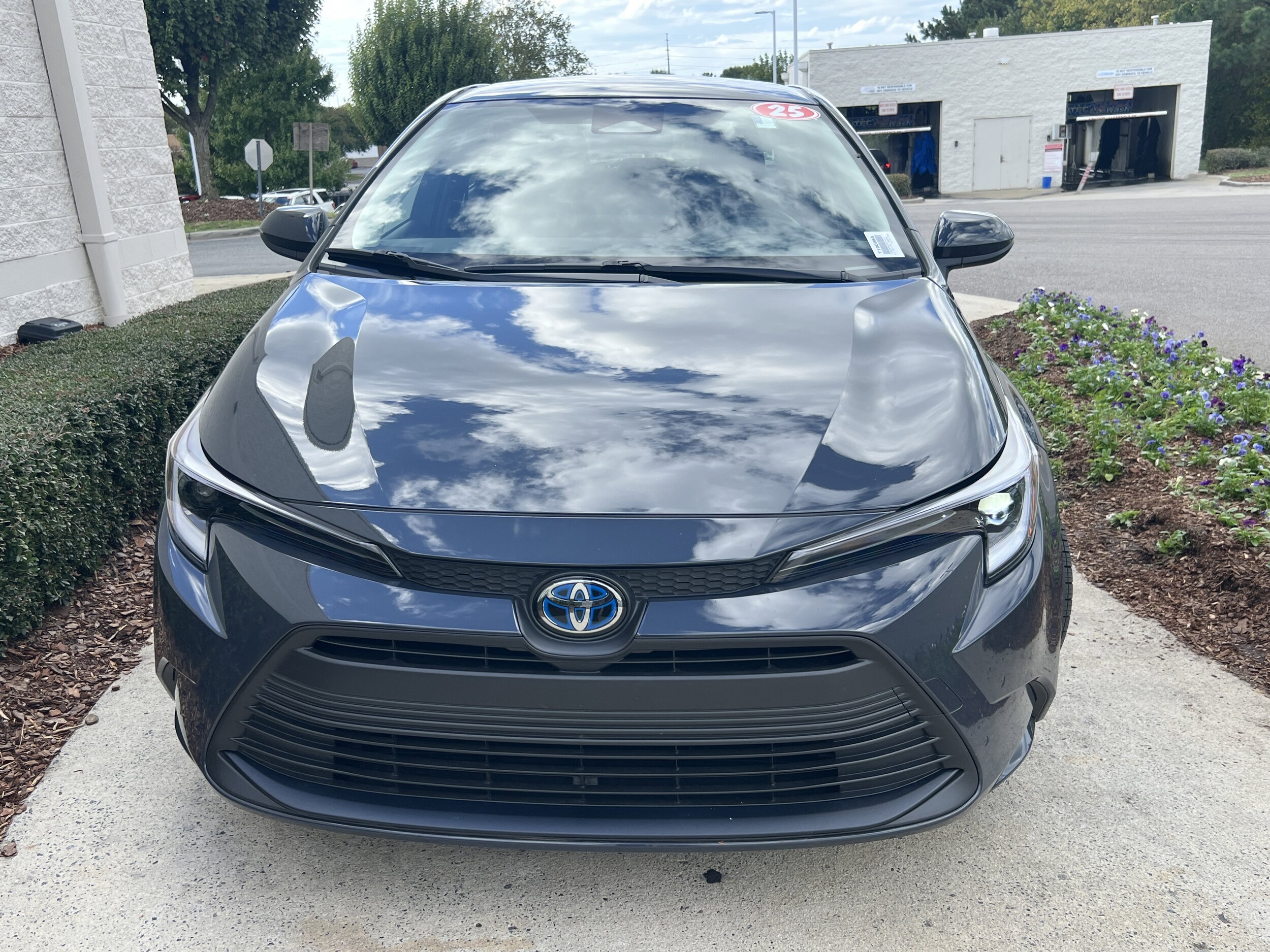 2025 Toyota Corolla Hybrid LE photo 2