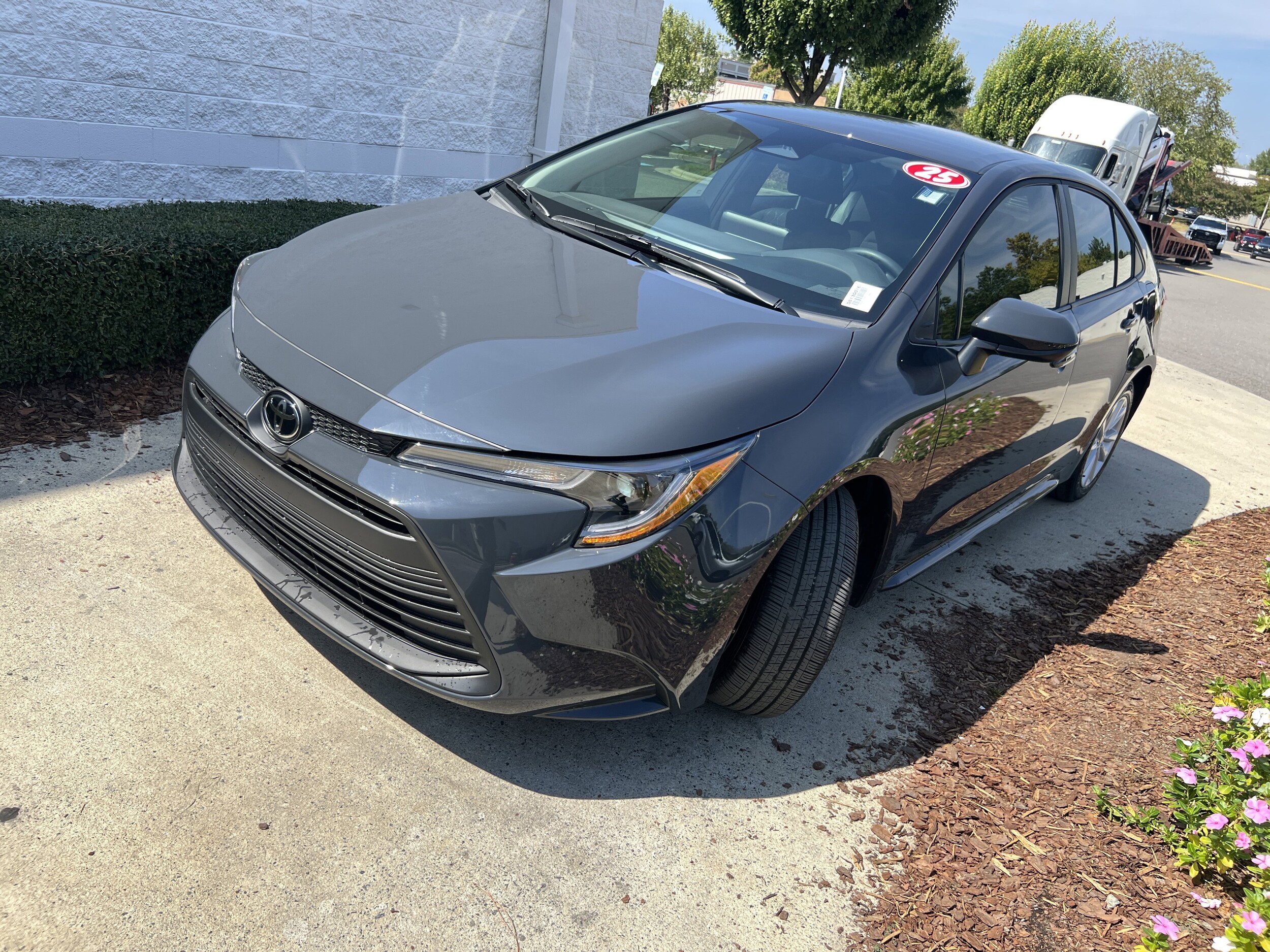 2025 Toyota Corolla LE photo 3