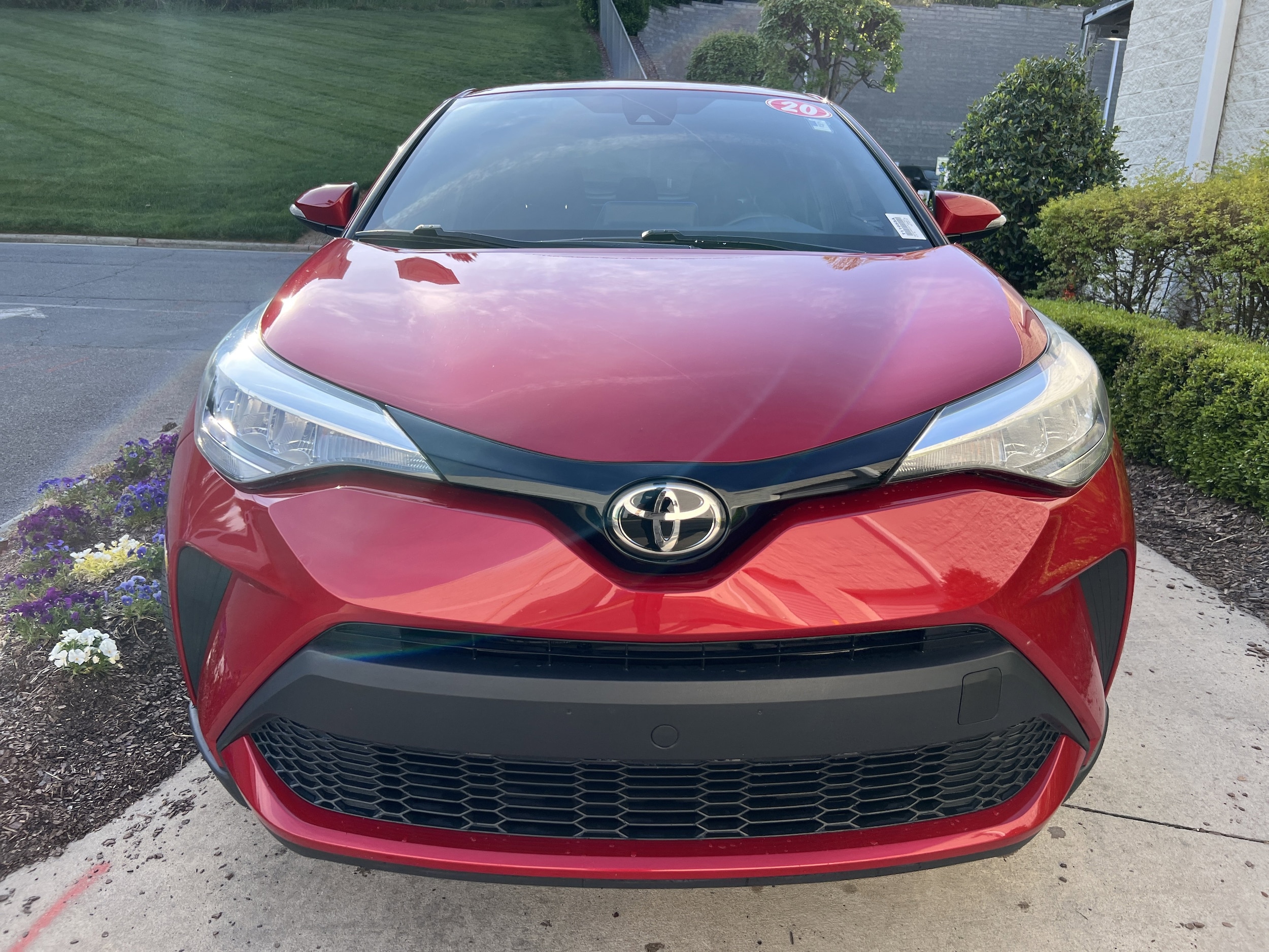 2020 Toyota C-HR XLE photo 2