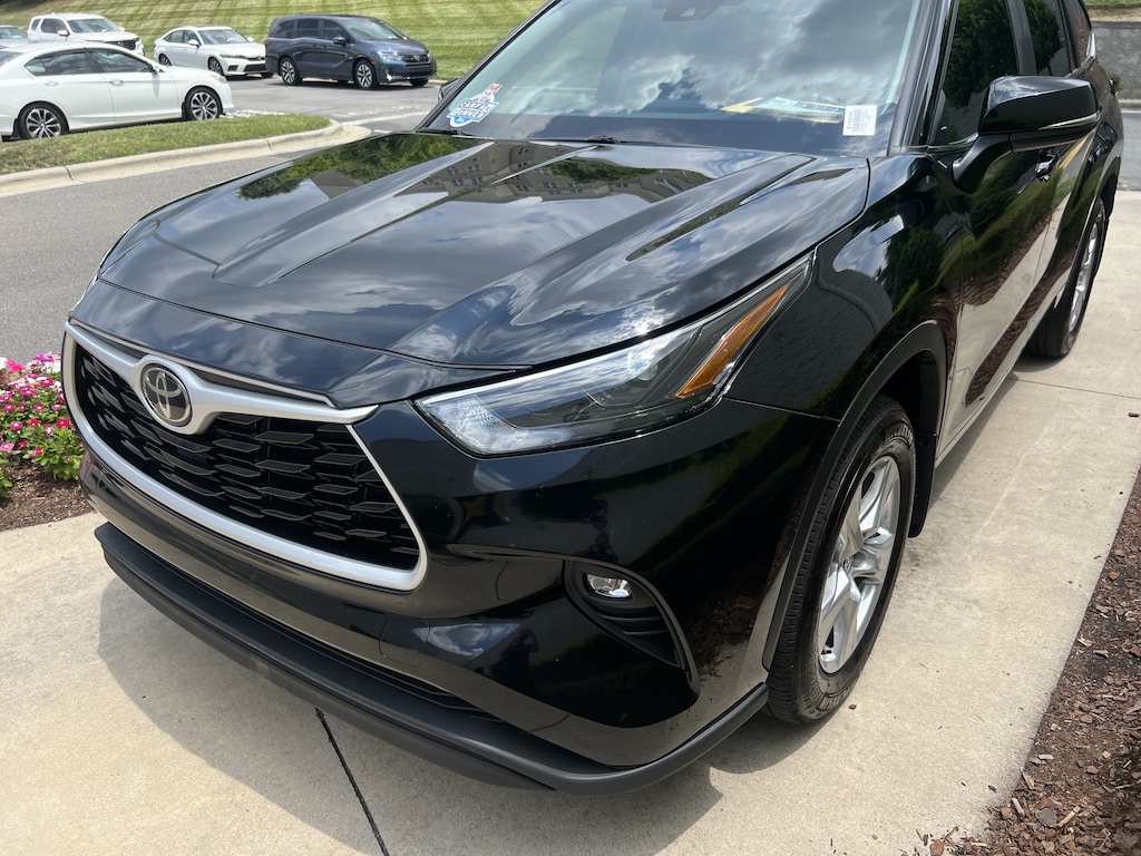 Used 2025 Toyota Highlander LE SUV