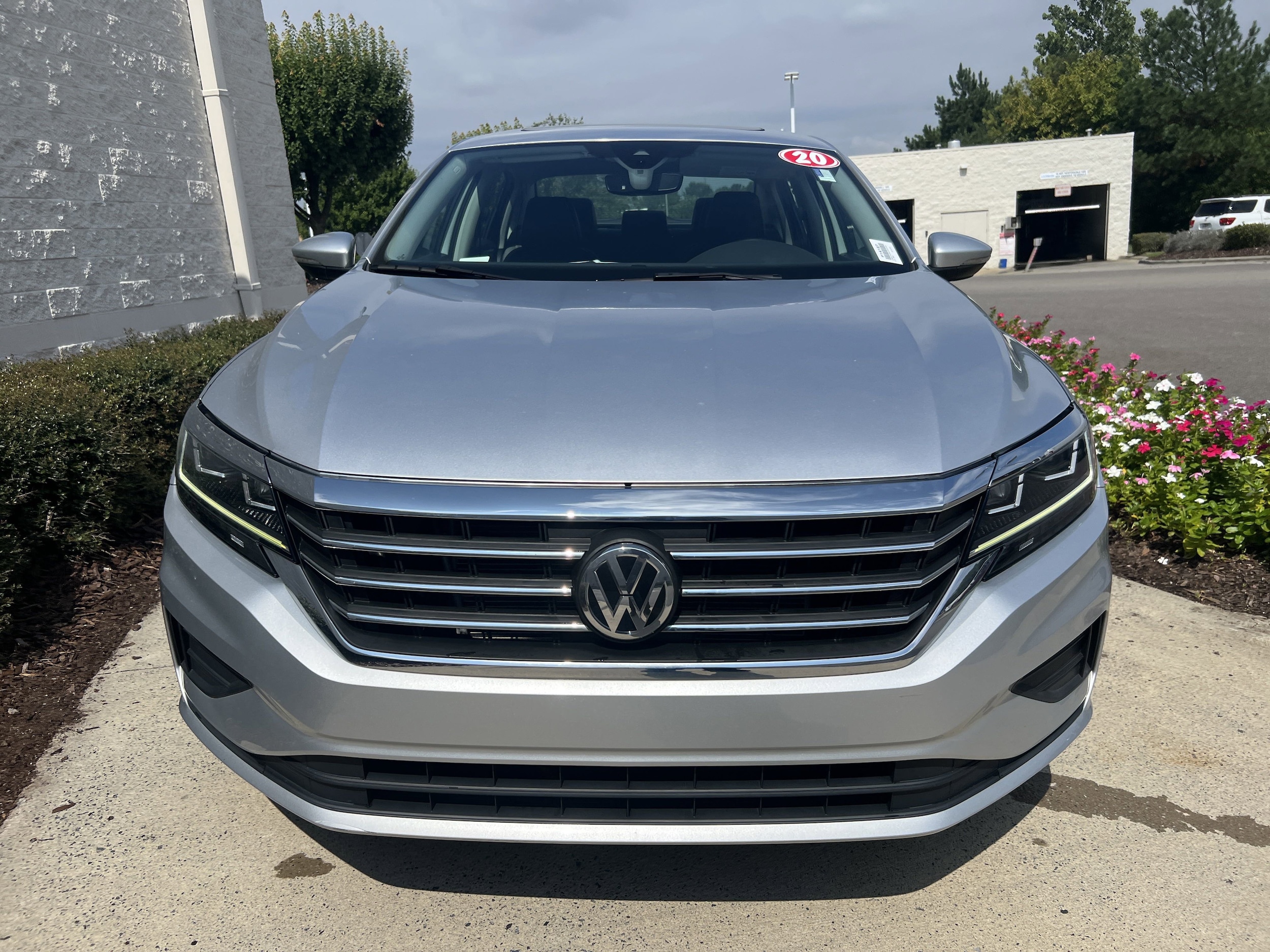 2020 Volkswagen Passat 2.0T SE photo 2