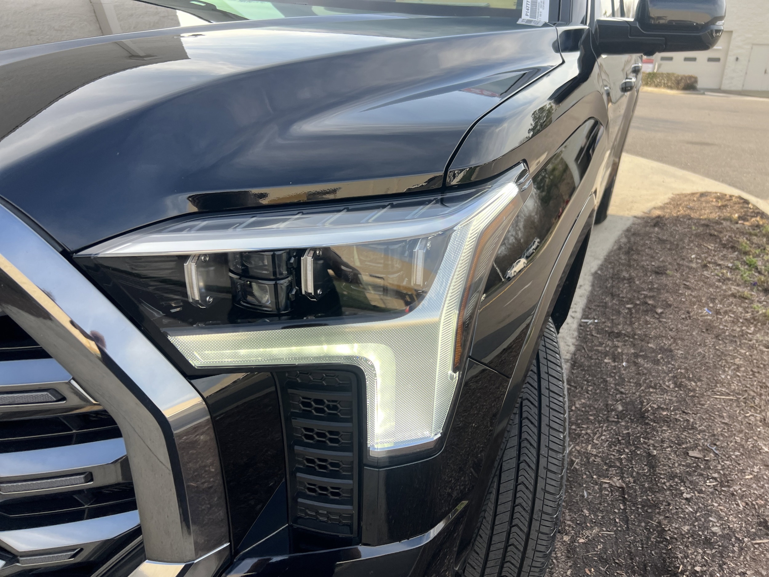 2025 Toyota Tundra 4WD Platinum photo 4