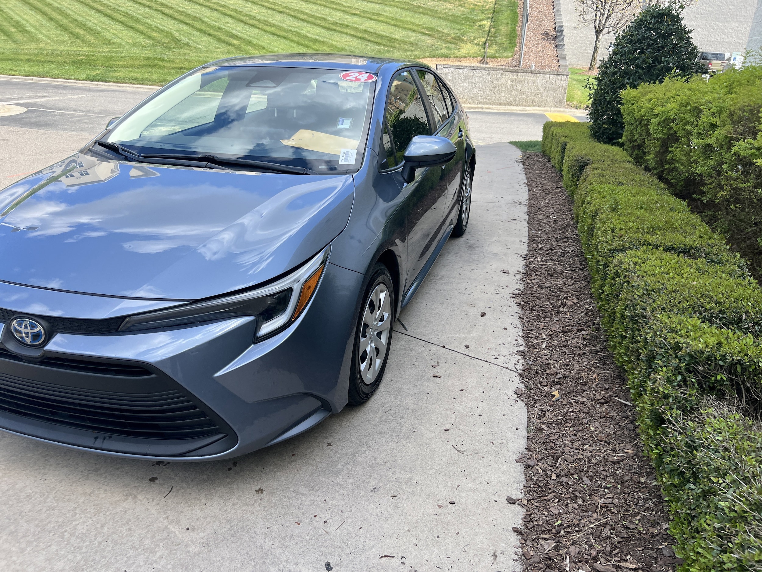 2024 Toyota Corolla Hybrid LE photo 4
