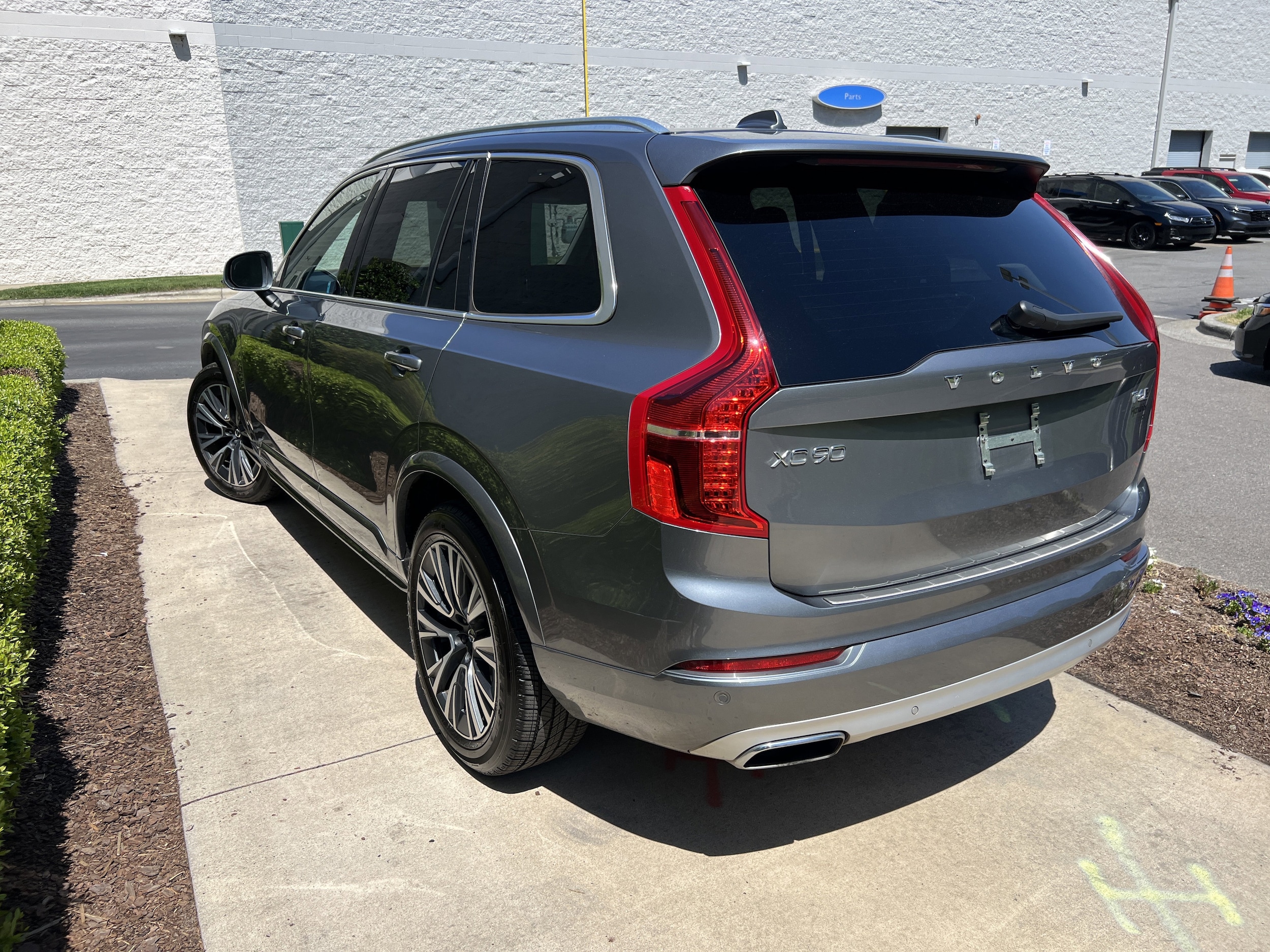 2020 Volvo XC90 Momentum photo 6