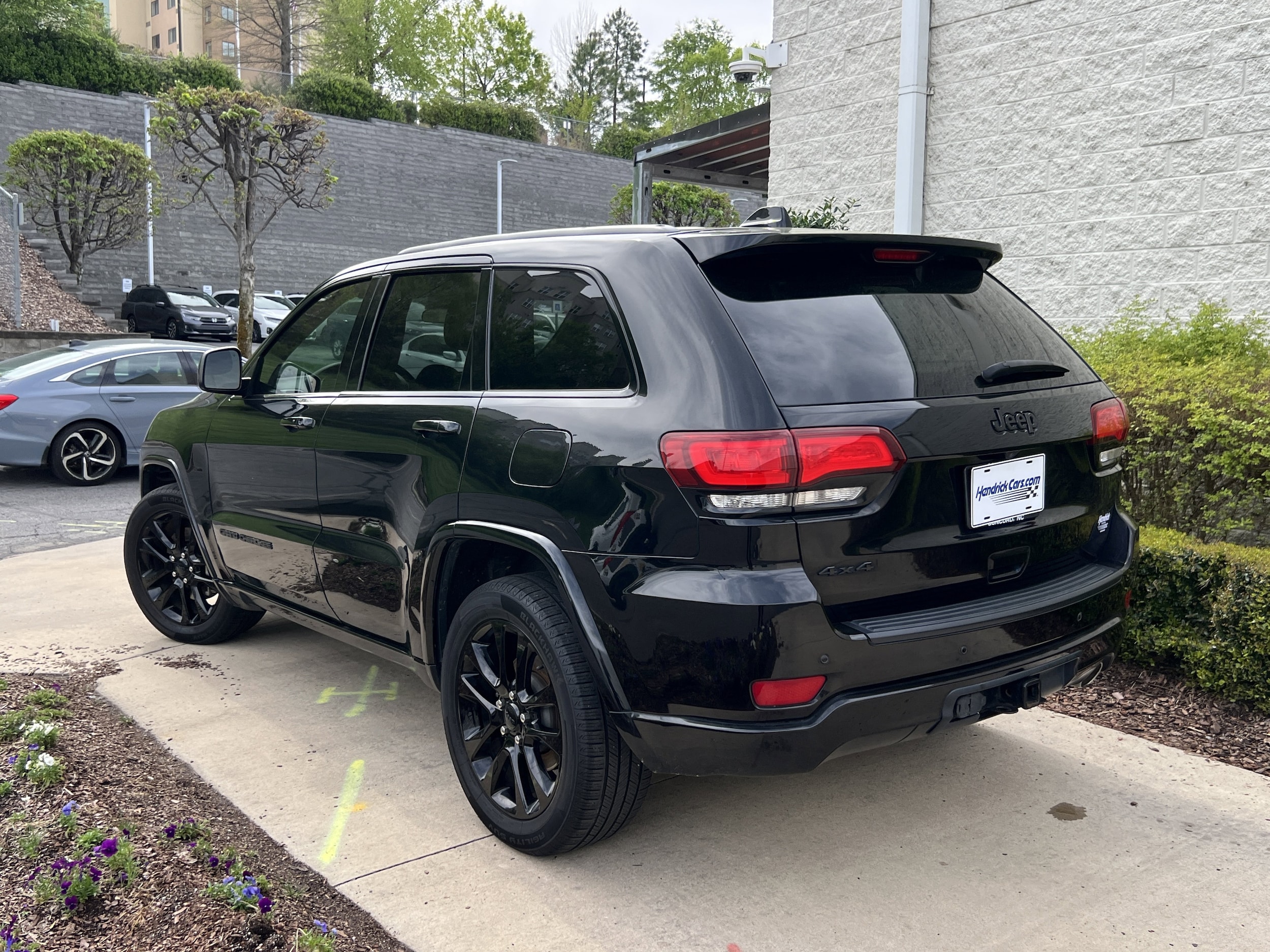 2021 Jeep Grand Cherokee Laredo X photo 3