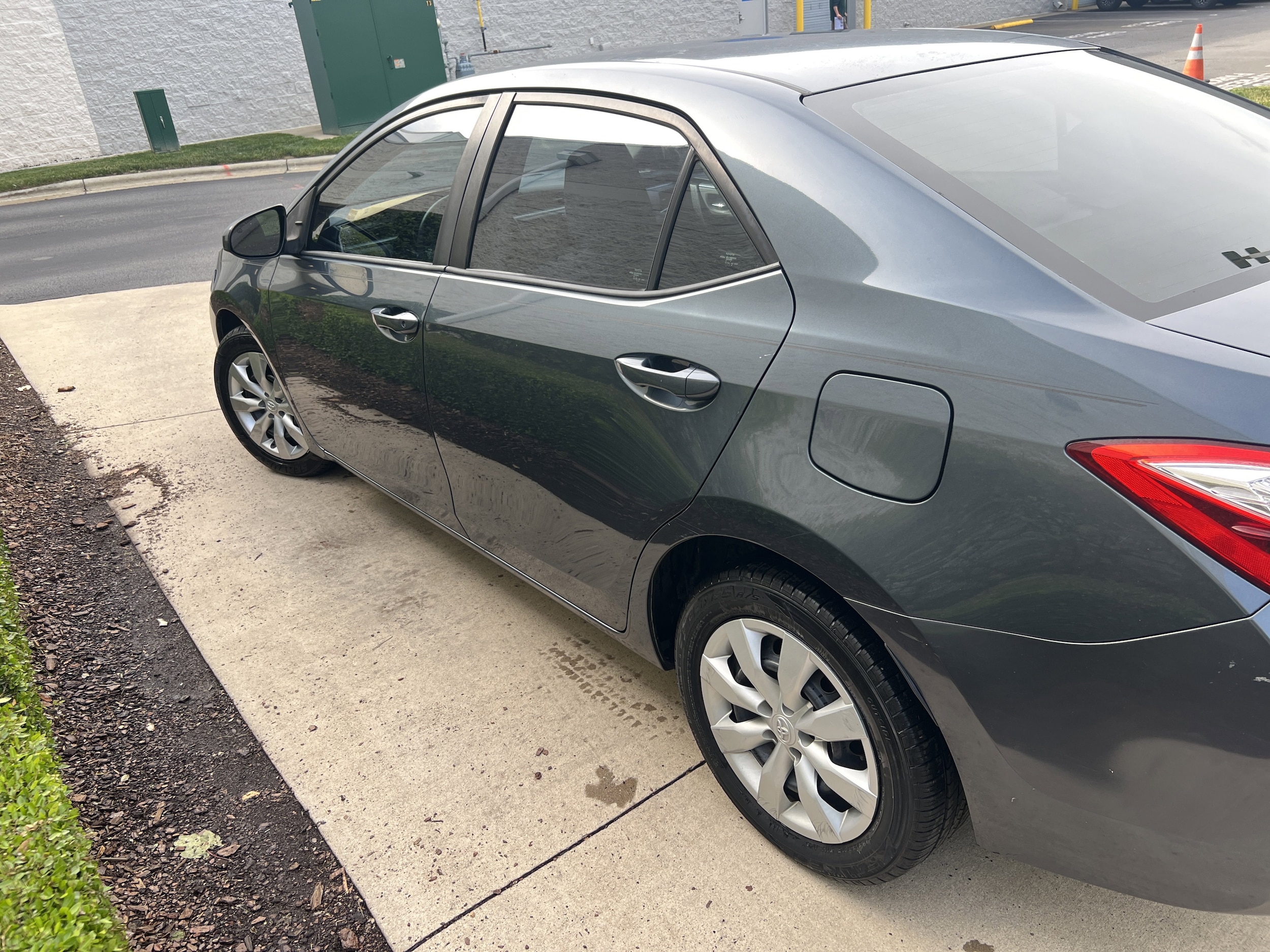 2015 Toyota Corolla LE photo 6