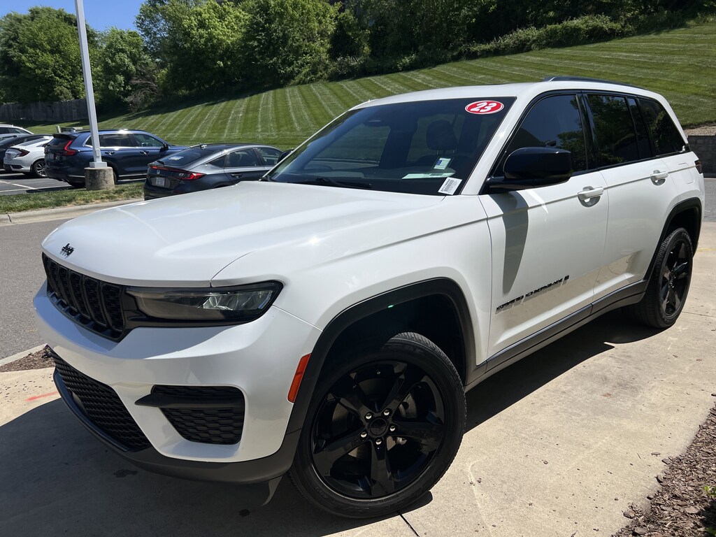 Used 2023 Jeep Grand Cherokee Altitude SUV
