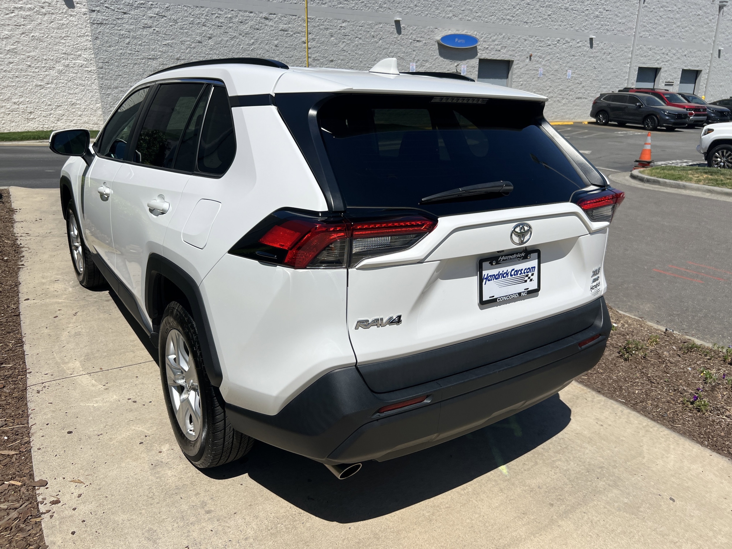 2021 Toyota RAV4 XLE photo 3