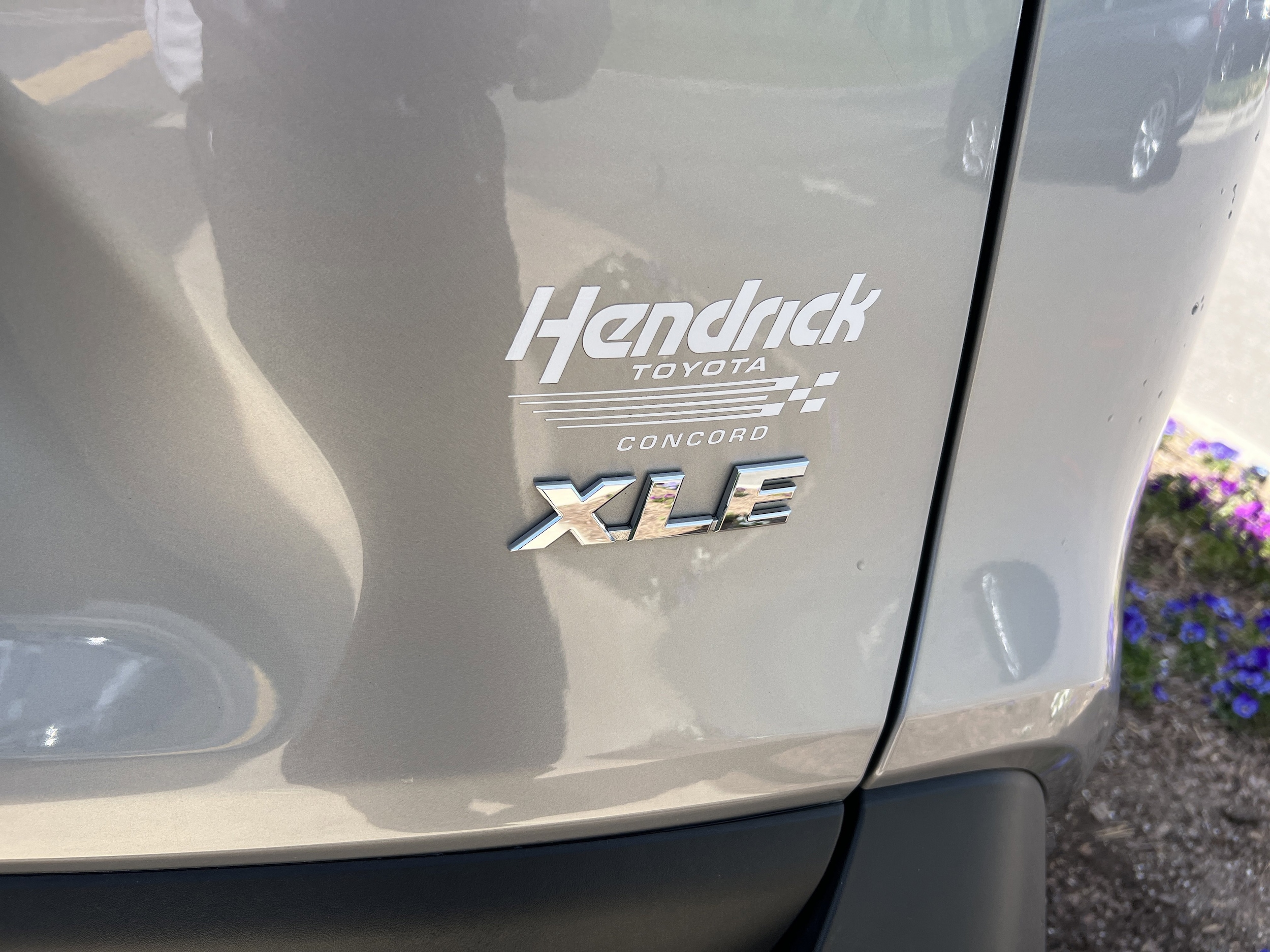 2025 Toyota RAV4 XLE photo 5