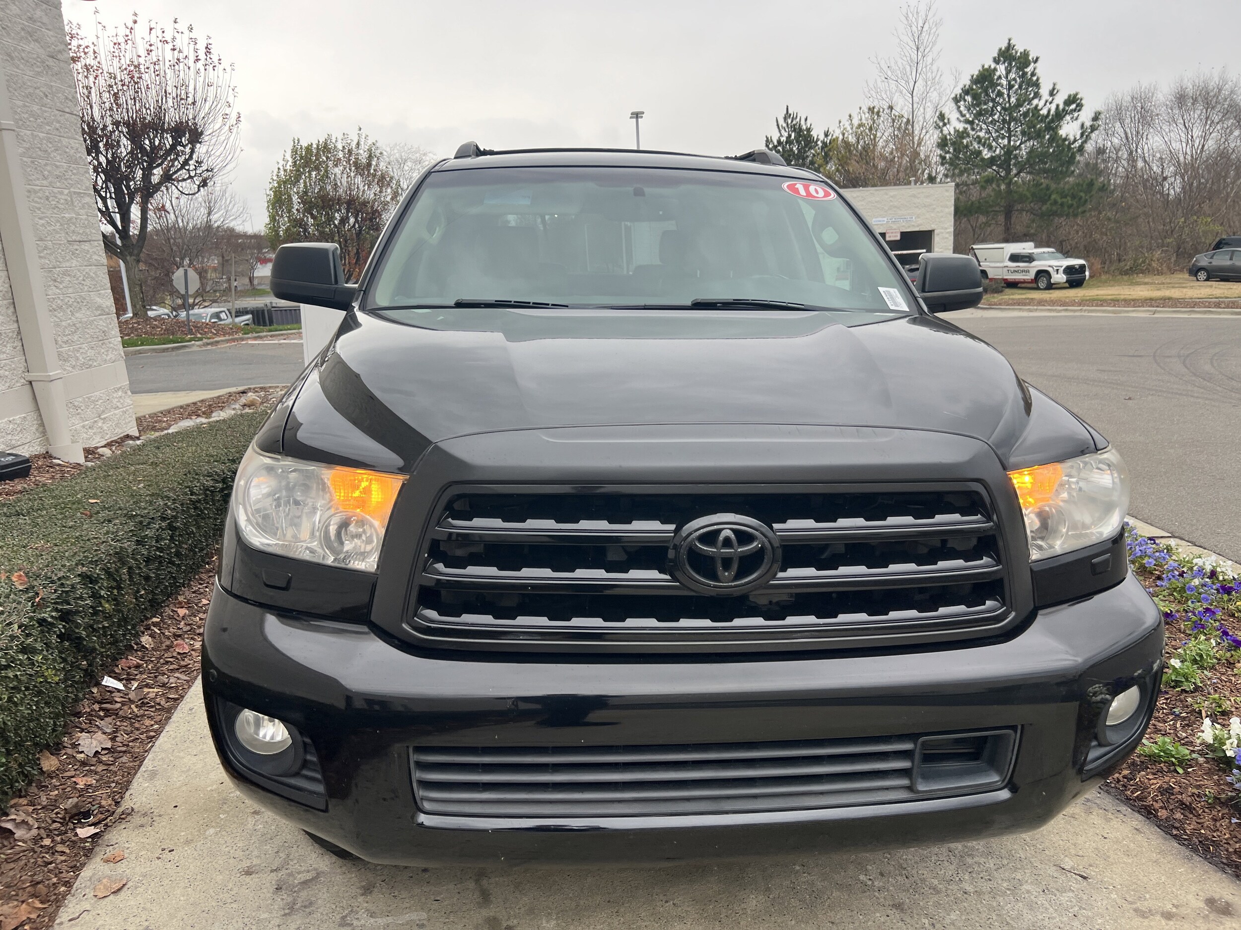 2010 Toyota Sequoia Platinum photo 2