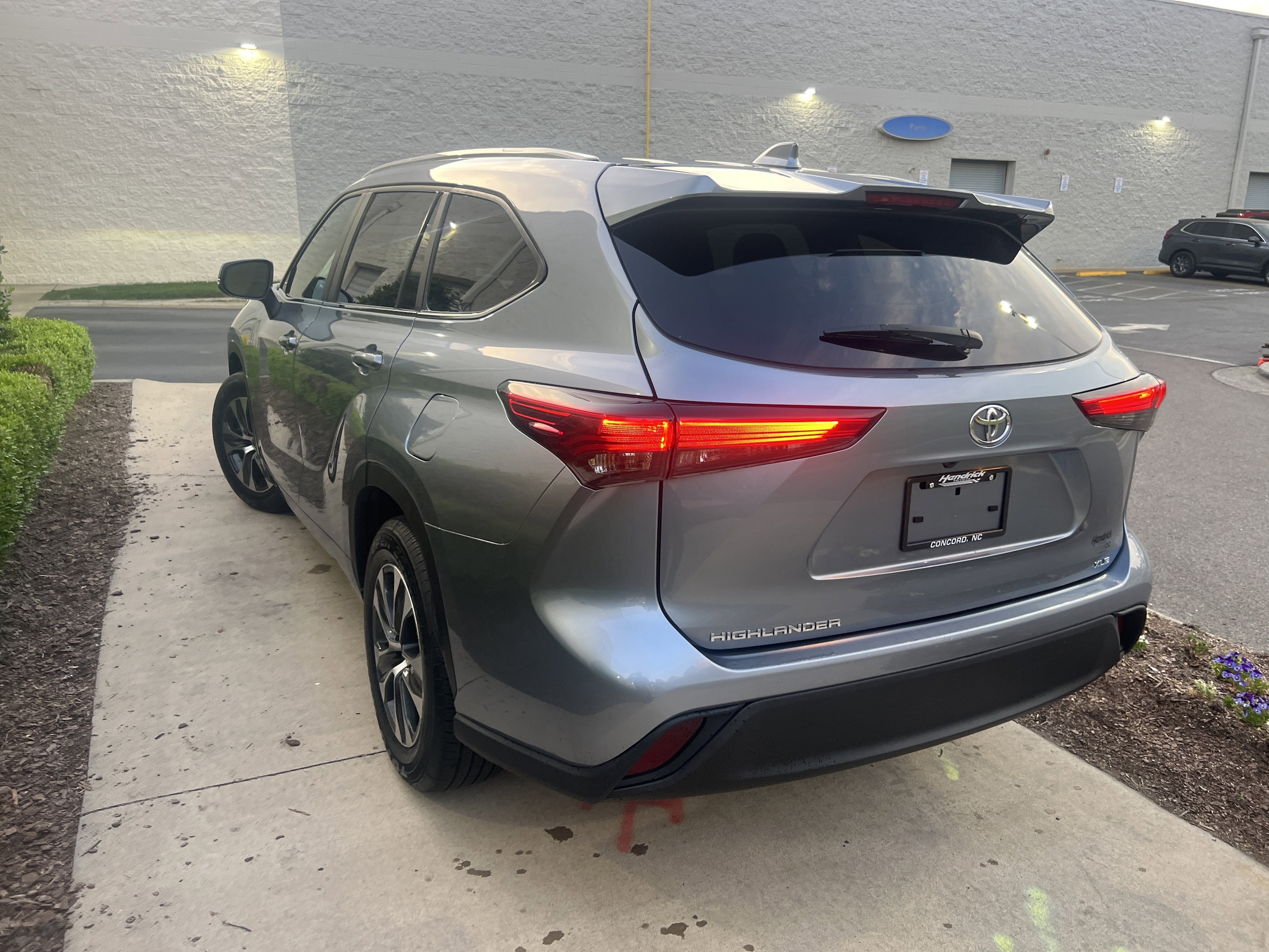 2023 Toyota Highlander XLE photo 5