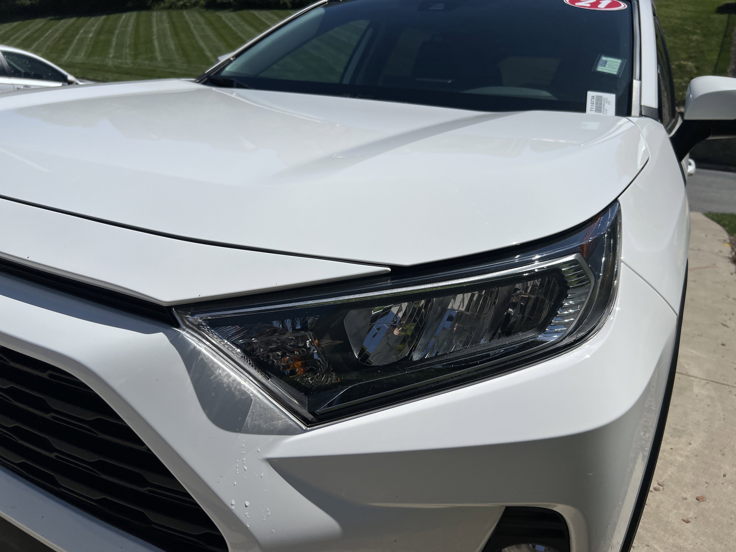 2021 Toyota RAV4 XLE photo 5