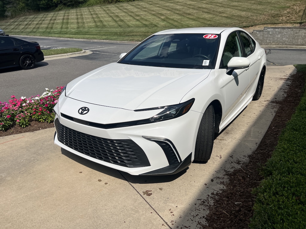 Used 2025 Toyota Camry SE Sedan