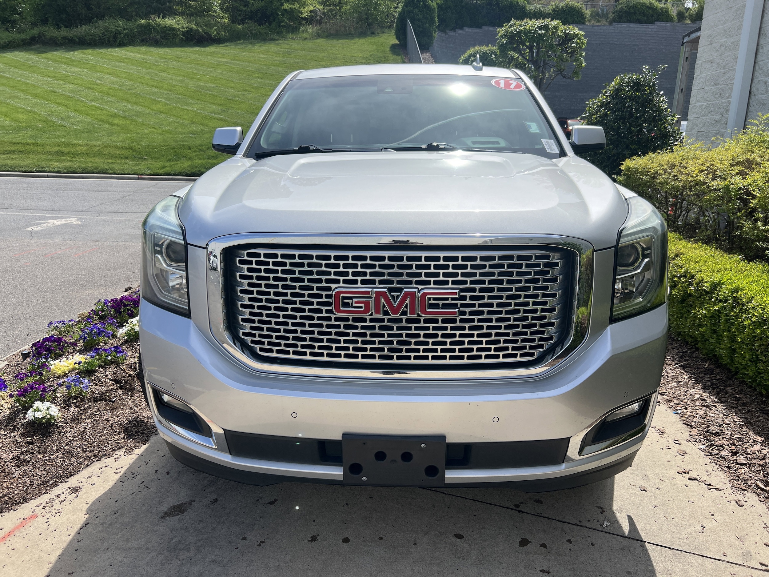 2017 GMC Yukon Denali photo 2