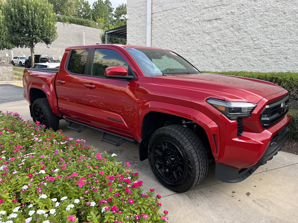Used 2025 Toyota Tacoma 4WD SR5 Pickup