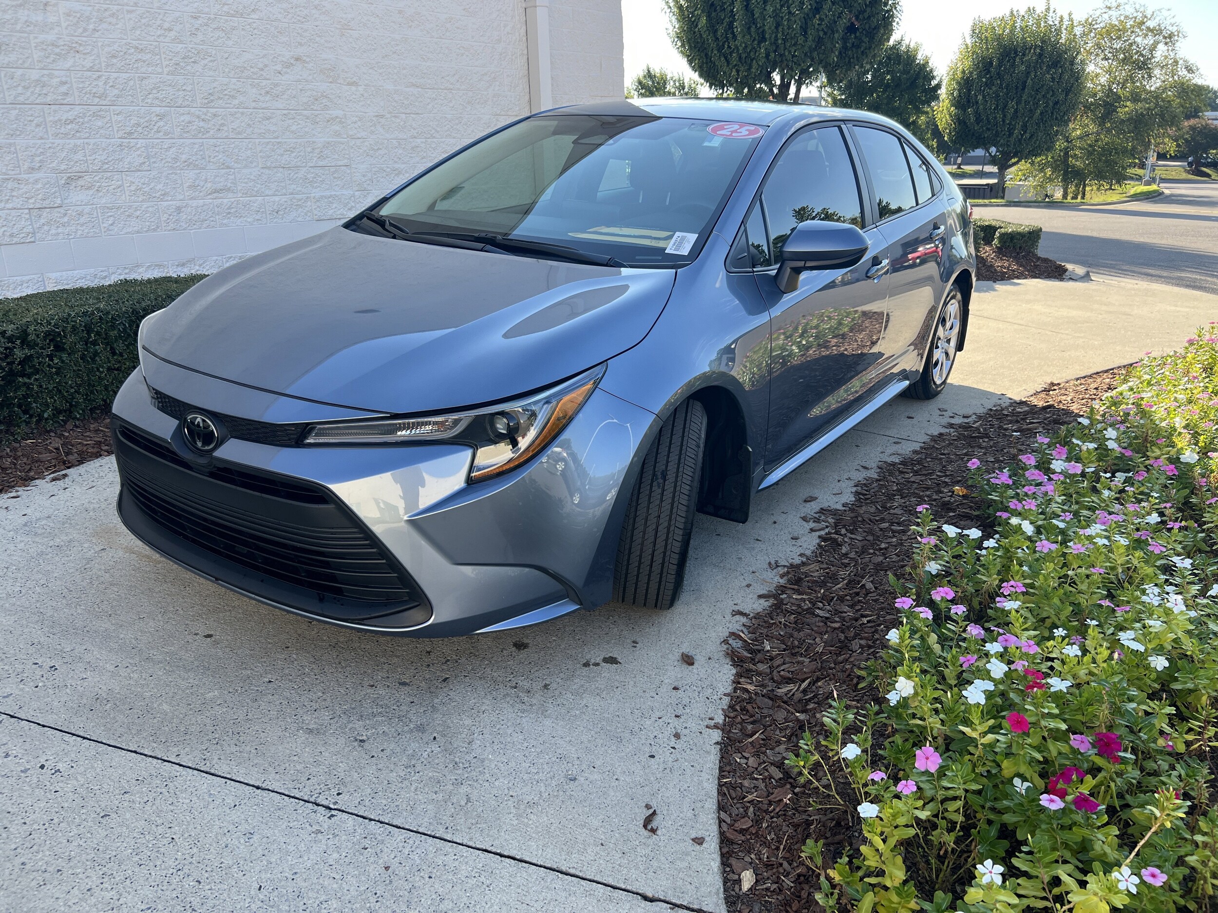 2025 Toyota Corolla LE photo 3