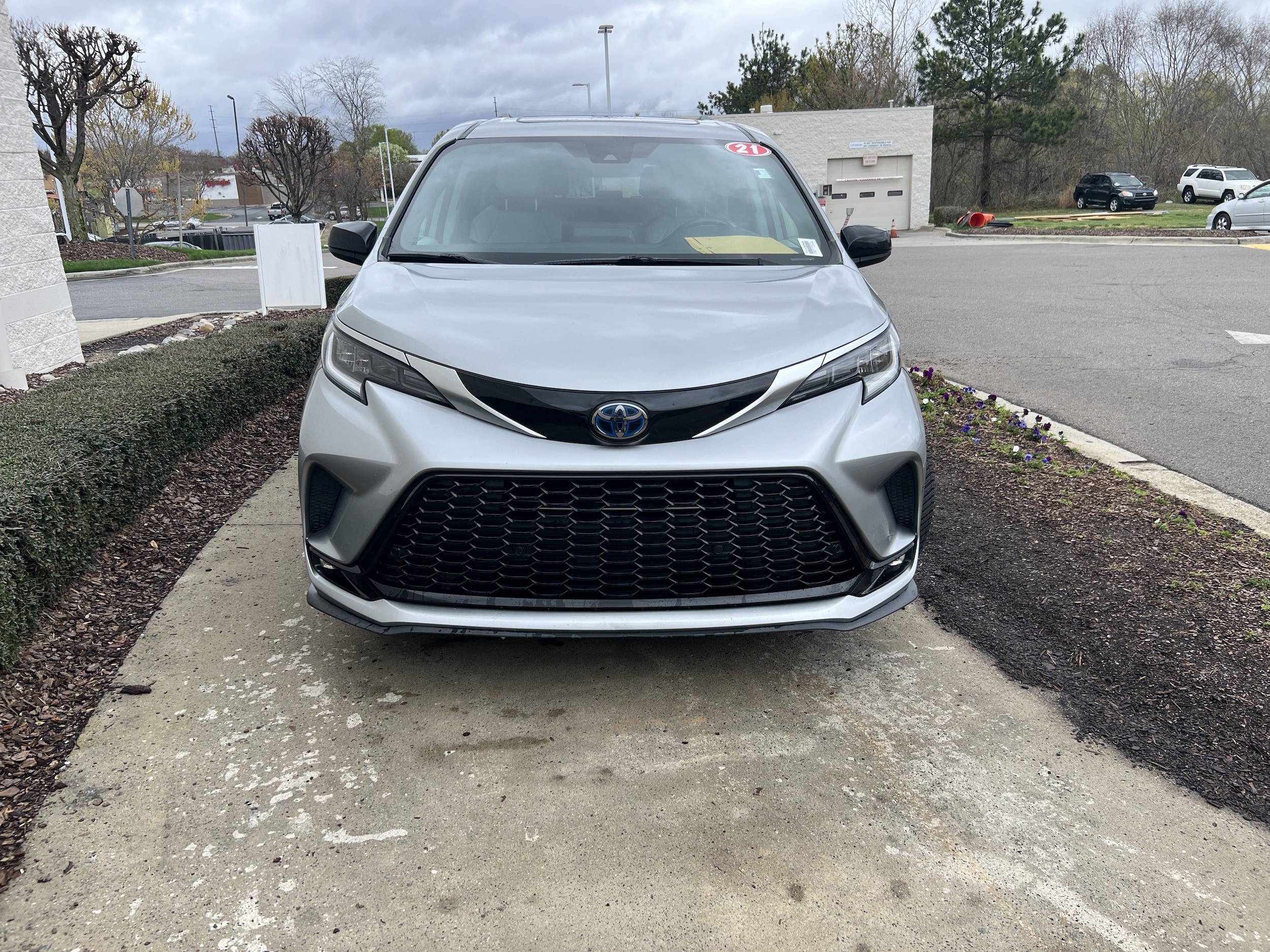 2021 Toyota Sienna XSE photo 2