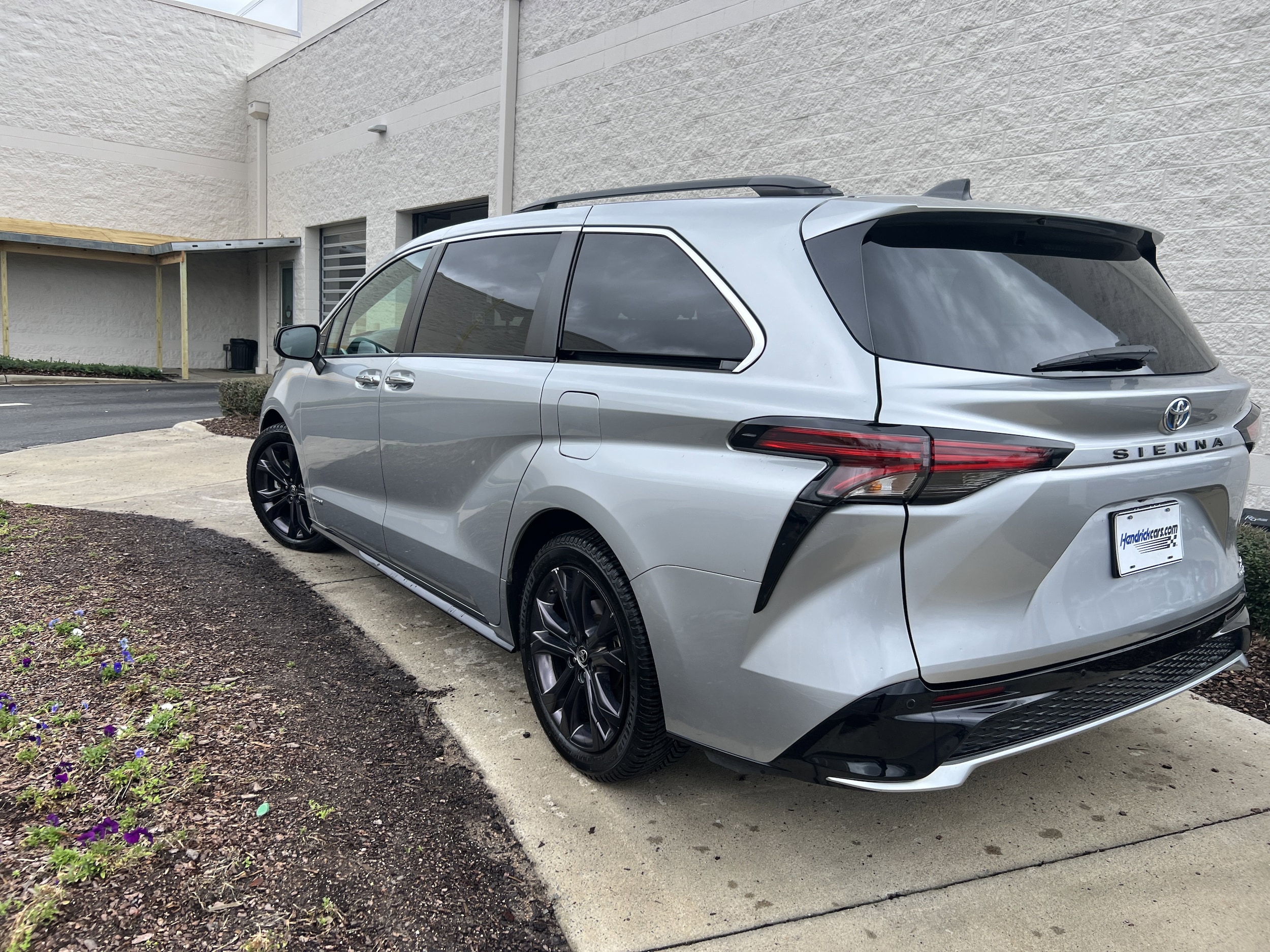 2021 Toyota Sienna XSE photo 3