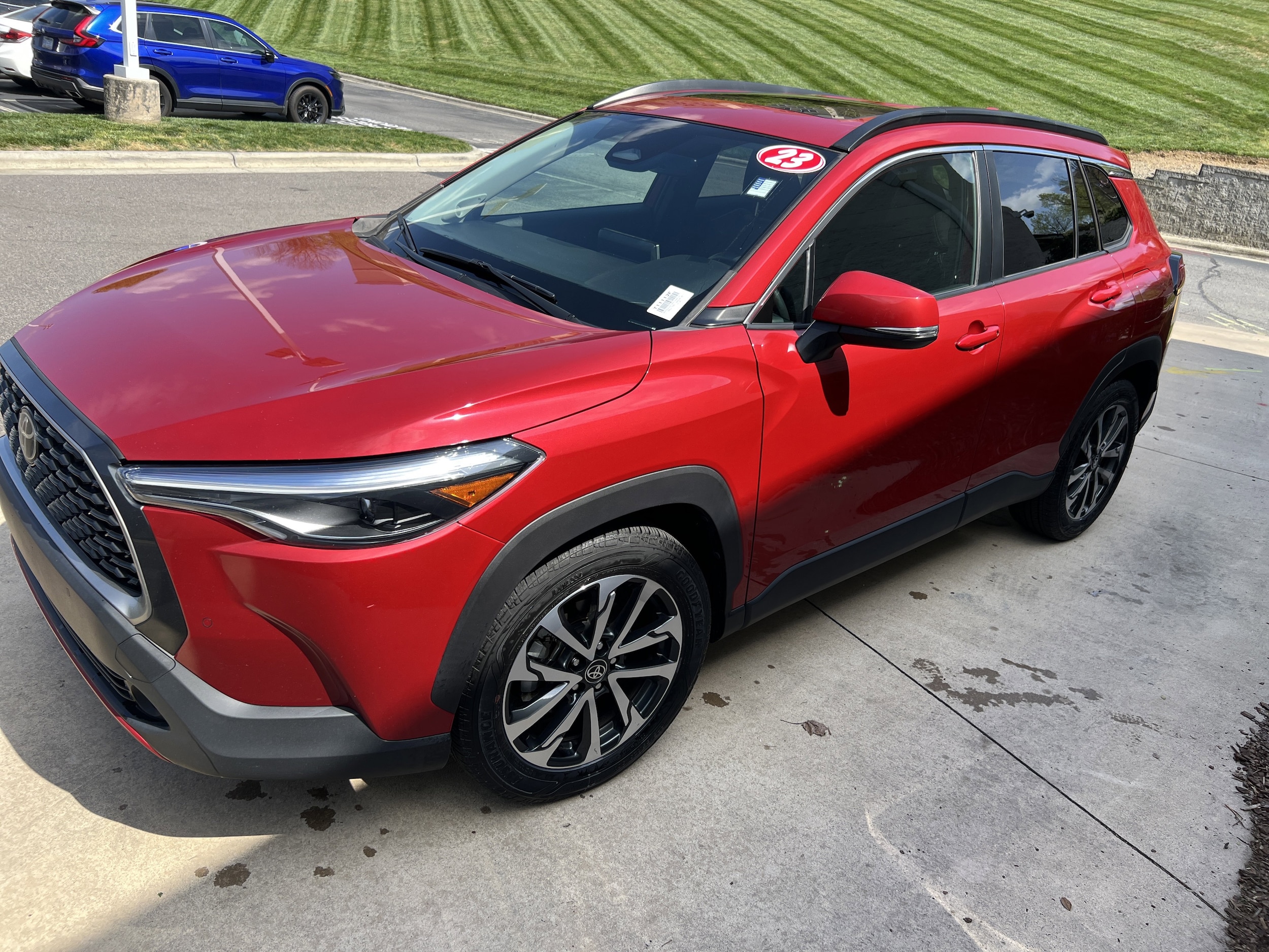 2023 Toyota Corolla Cross XLE photo 4