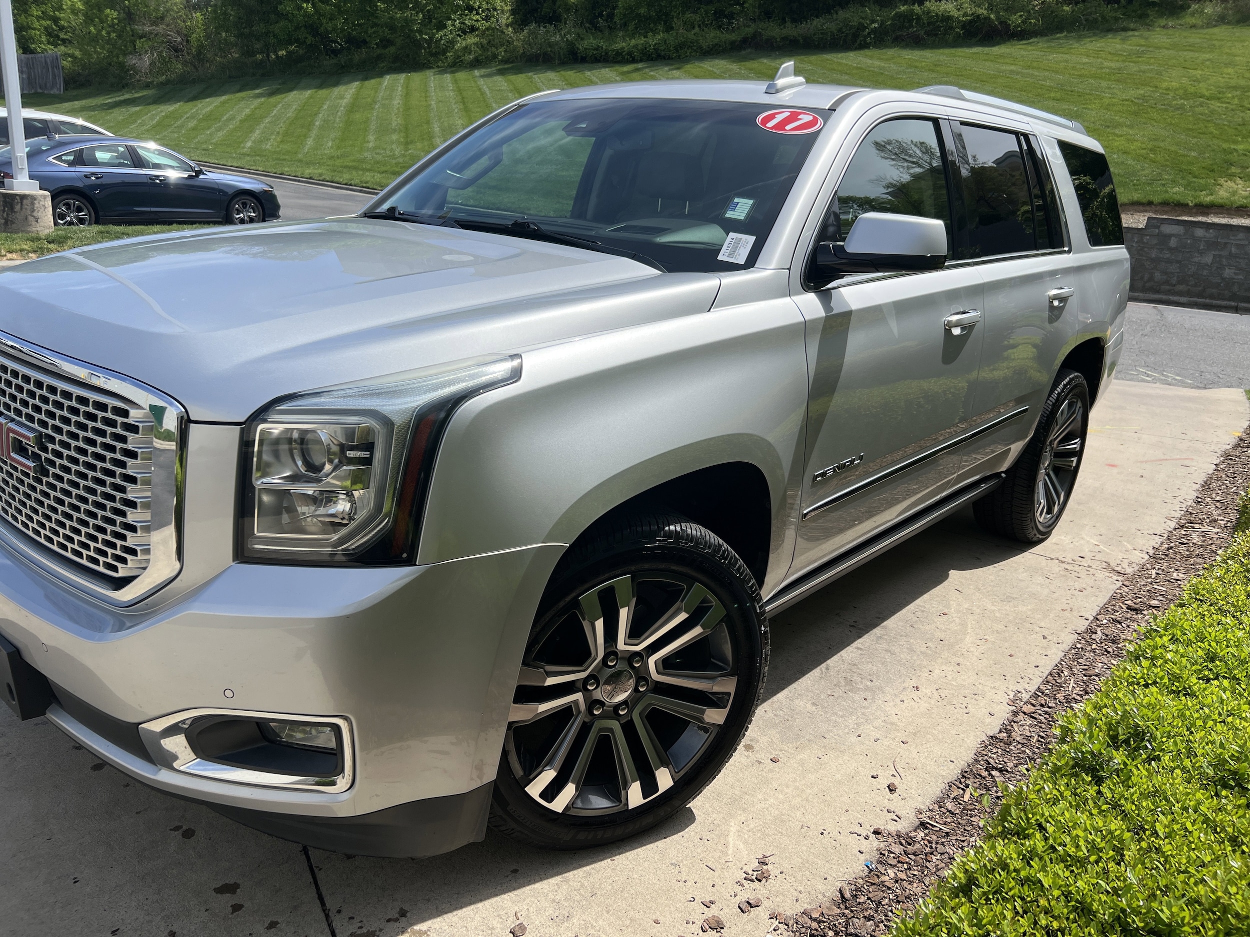 2017 GMC Yukon Denali photo 4