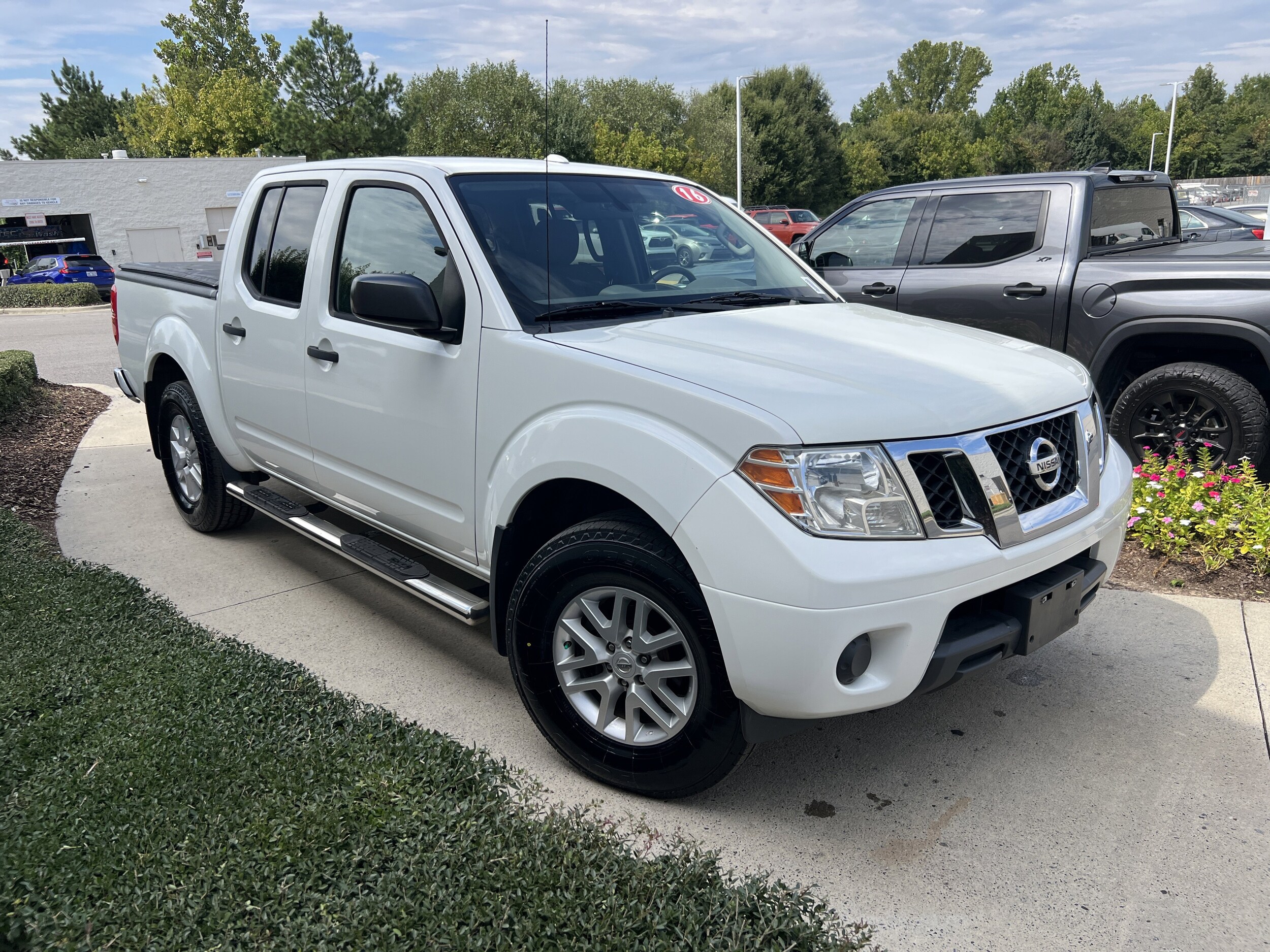 2016 Nissan Frontier SV photo 2