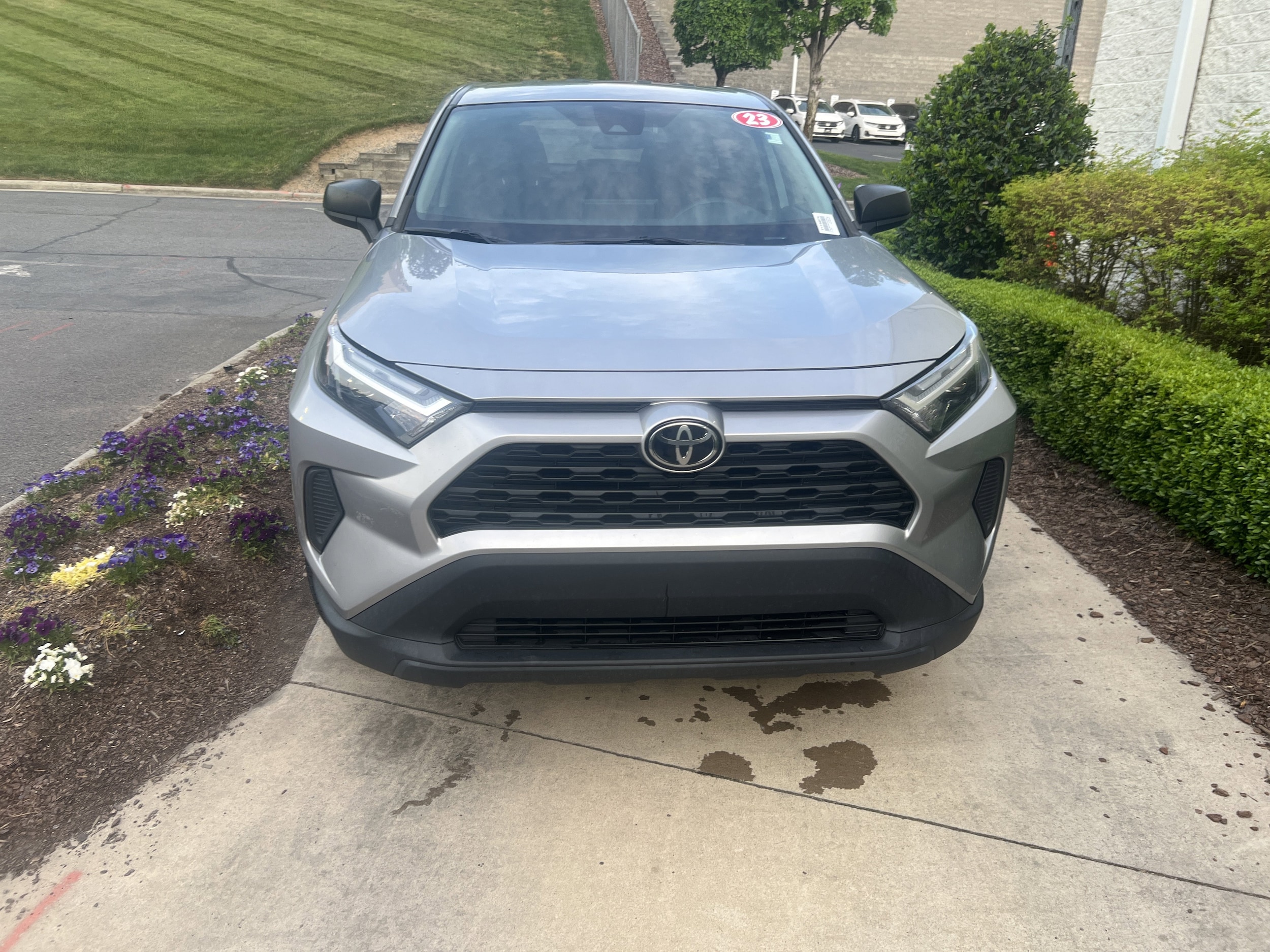 2023 Toyota RAV4 LE photo 2
