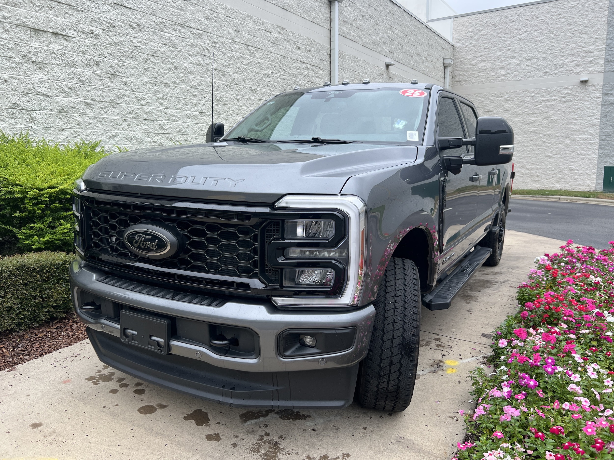 Ford Super Duty F-350 SRW LARIAT