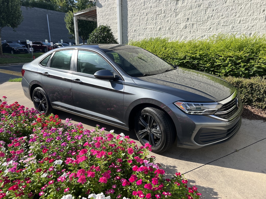 Used 2023 Volkswagen Jetta SE Sedan