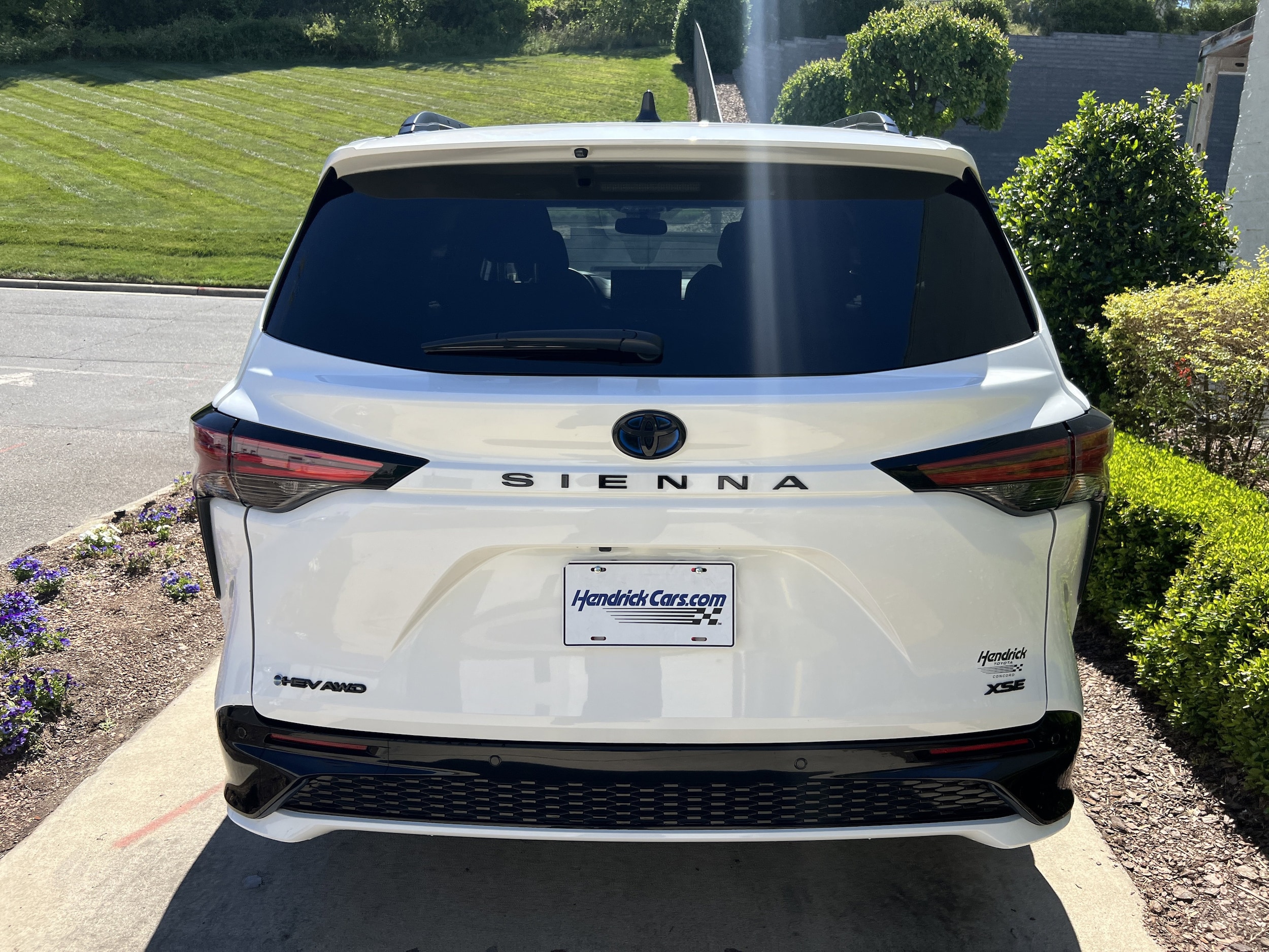 2025 Toyota Sienna XSE photo 3