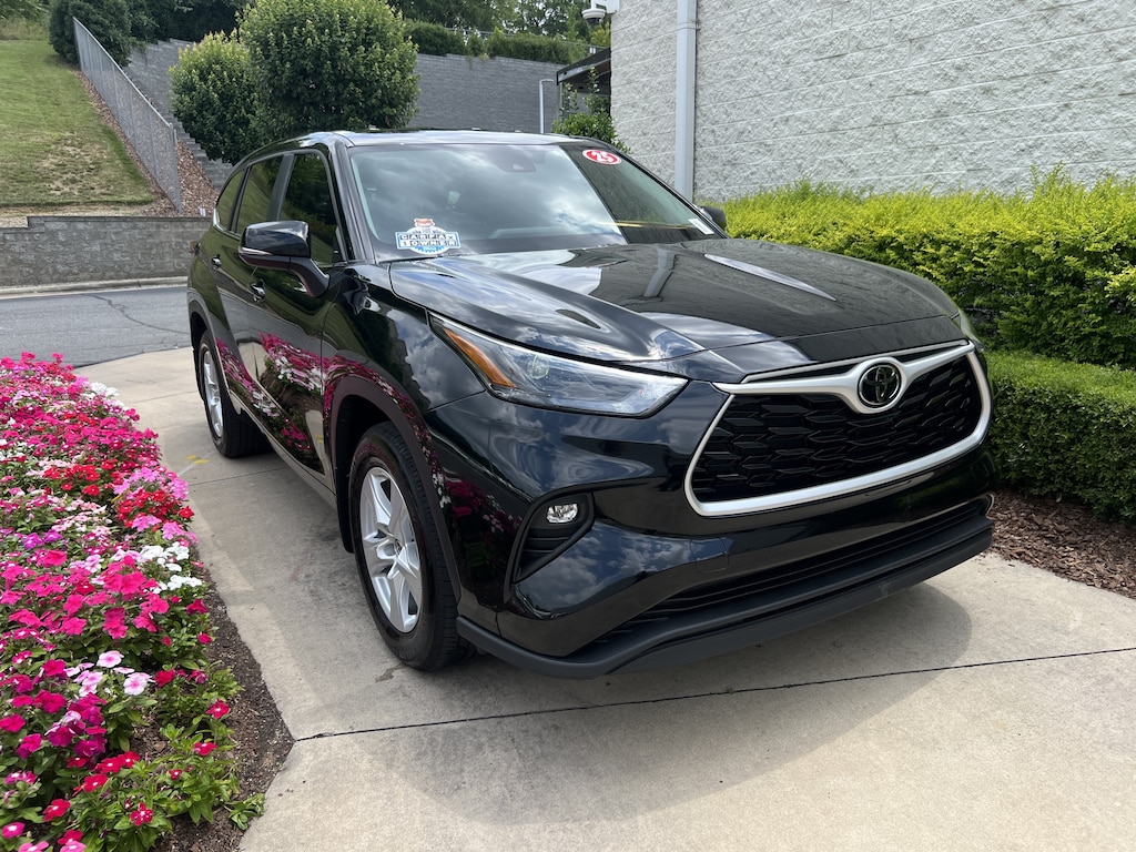Used 2025 Toyota Highlander LE SUV