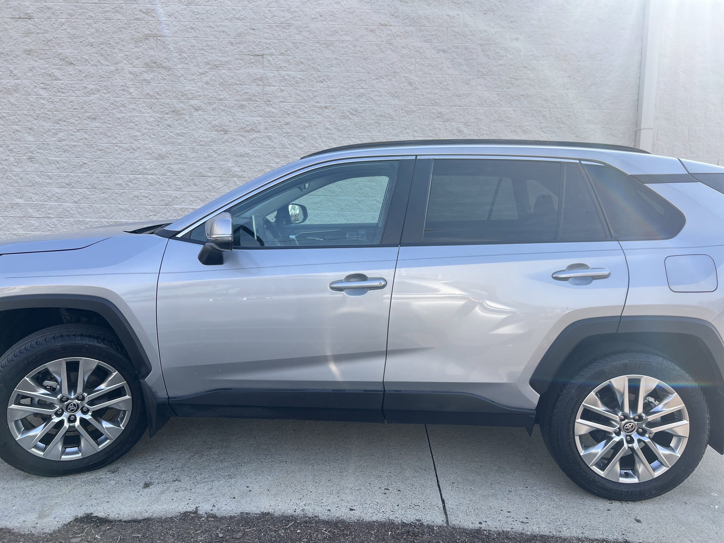 2024 Toyota RAV4 XLE Premium photo 5