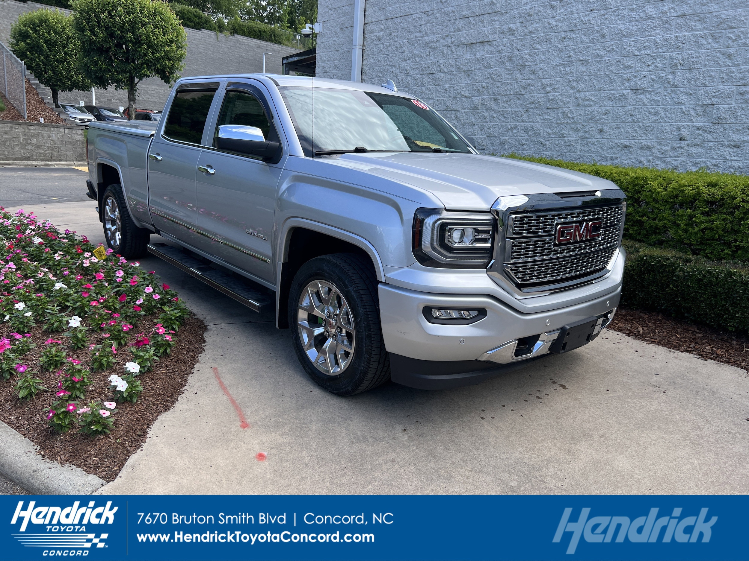 2018 GMC Sierra 4WD Crew Cab Standard Box's photo
