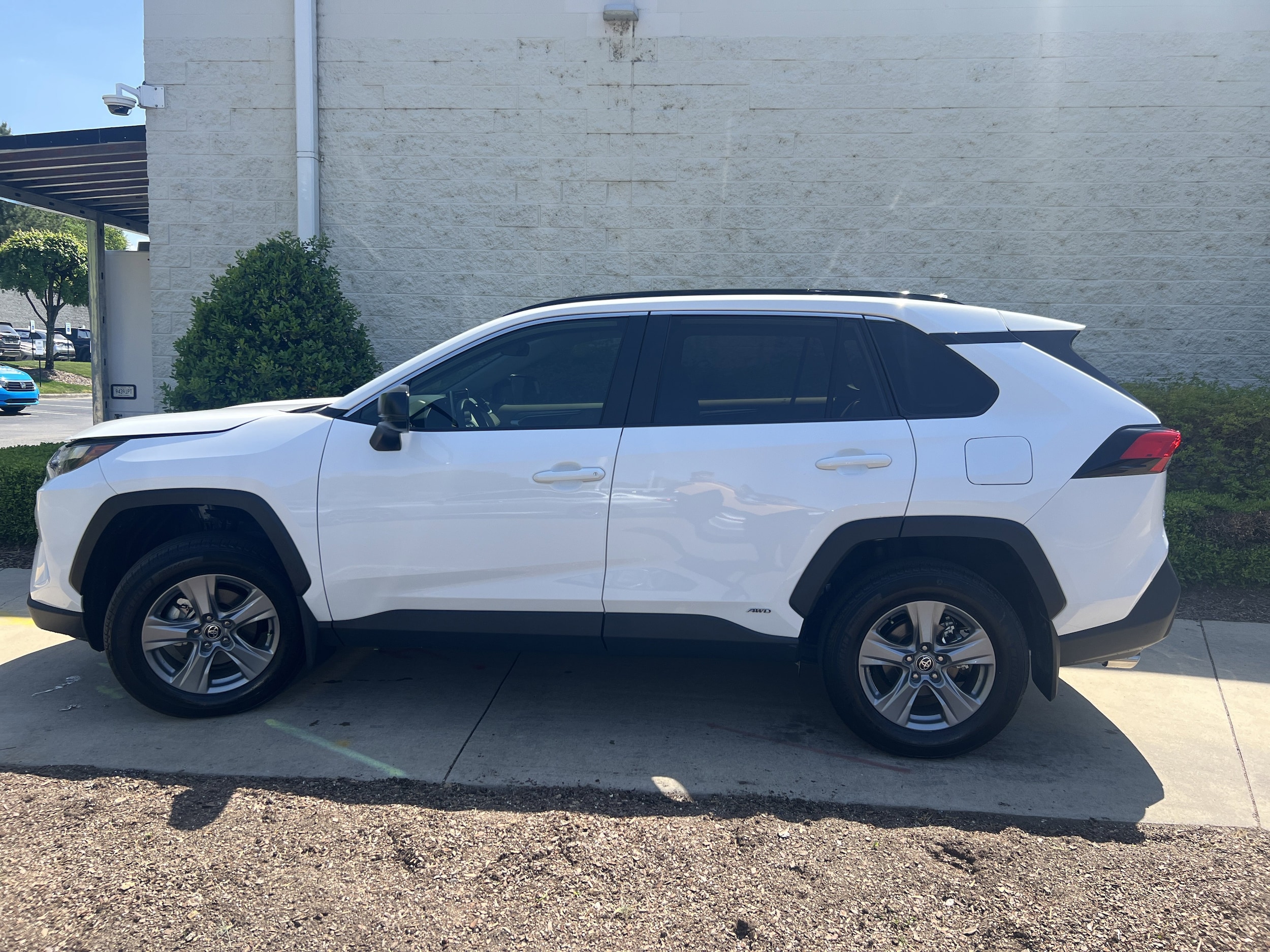 2025 Toyota RAV4 Hybrid LE photo 5