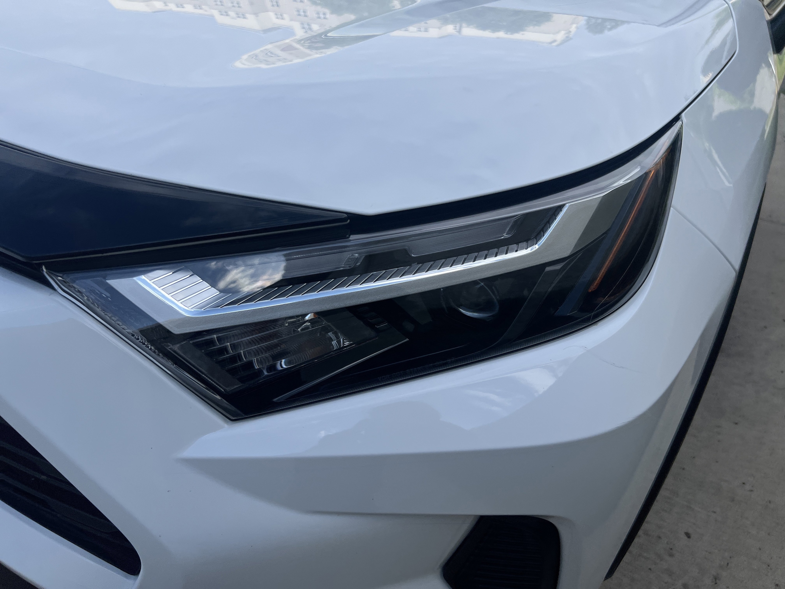 2025 Toyota RAV4 LE photo 4