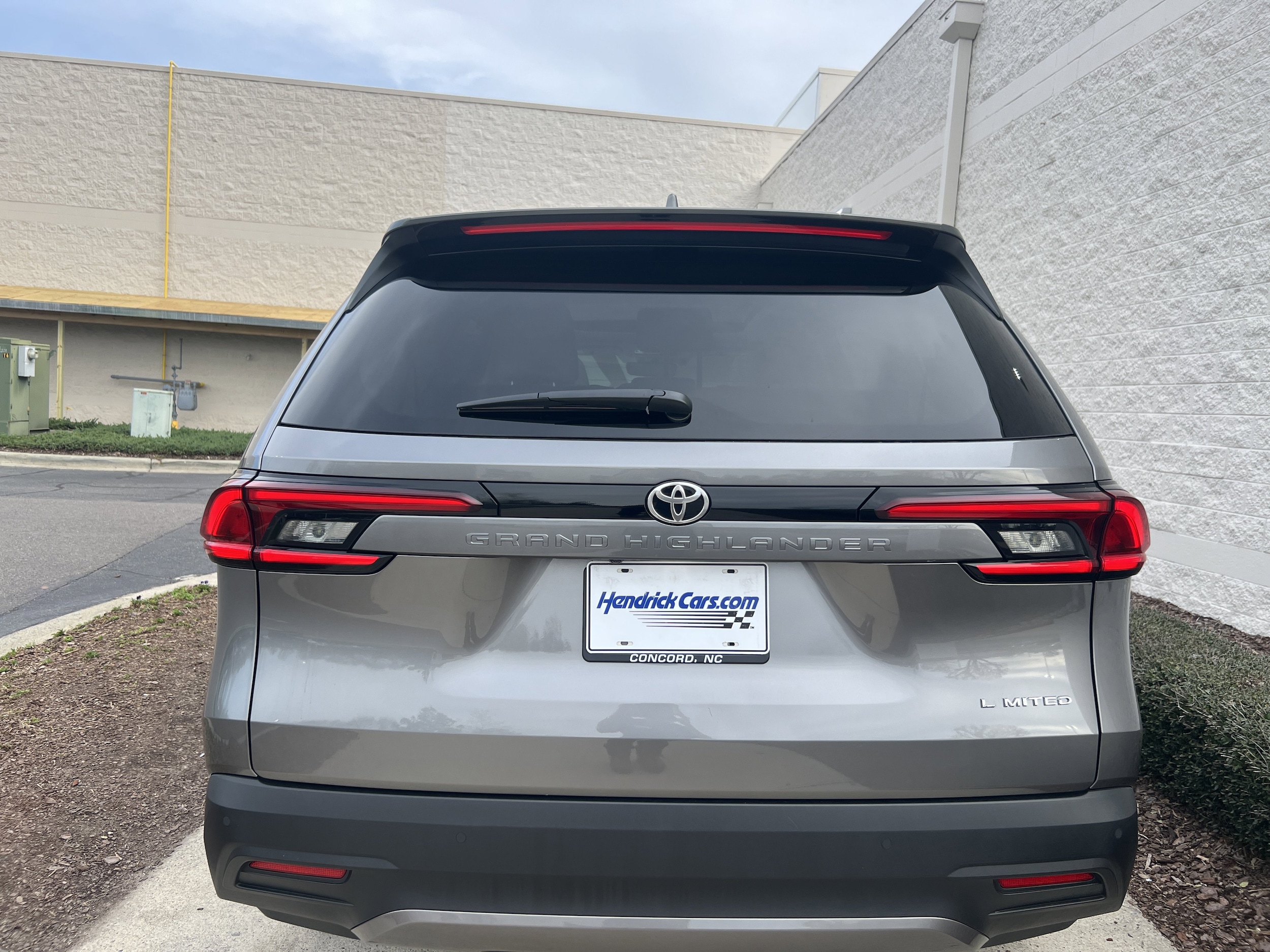 2025 Toyota Grand Highlander Limited photo 3