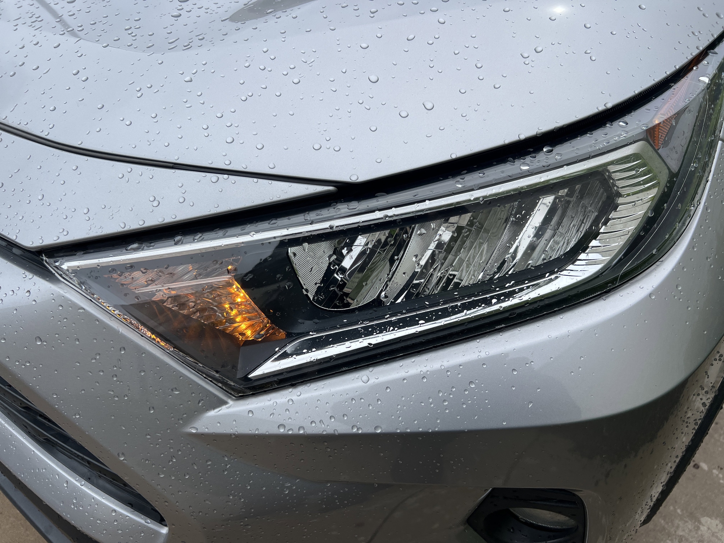 2021 Toyota RAV4 XLE photo 4