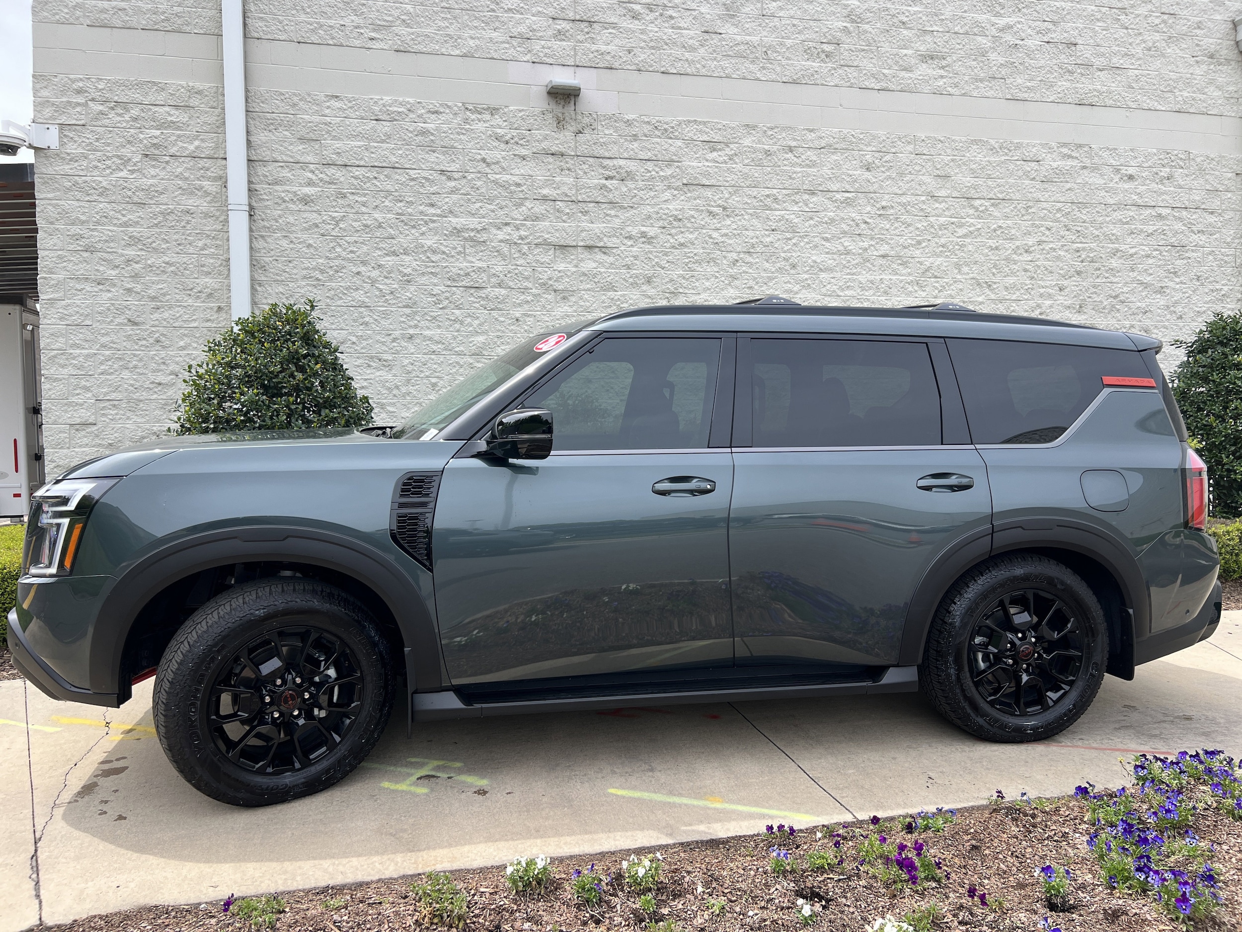 2026 Nissan Armada PRO-4X photo 5