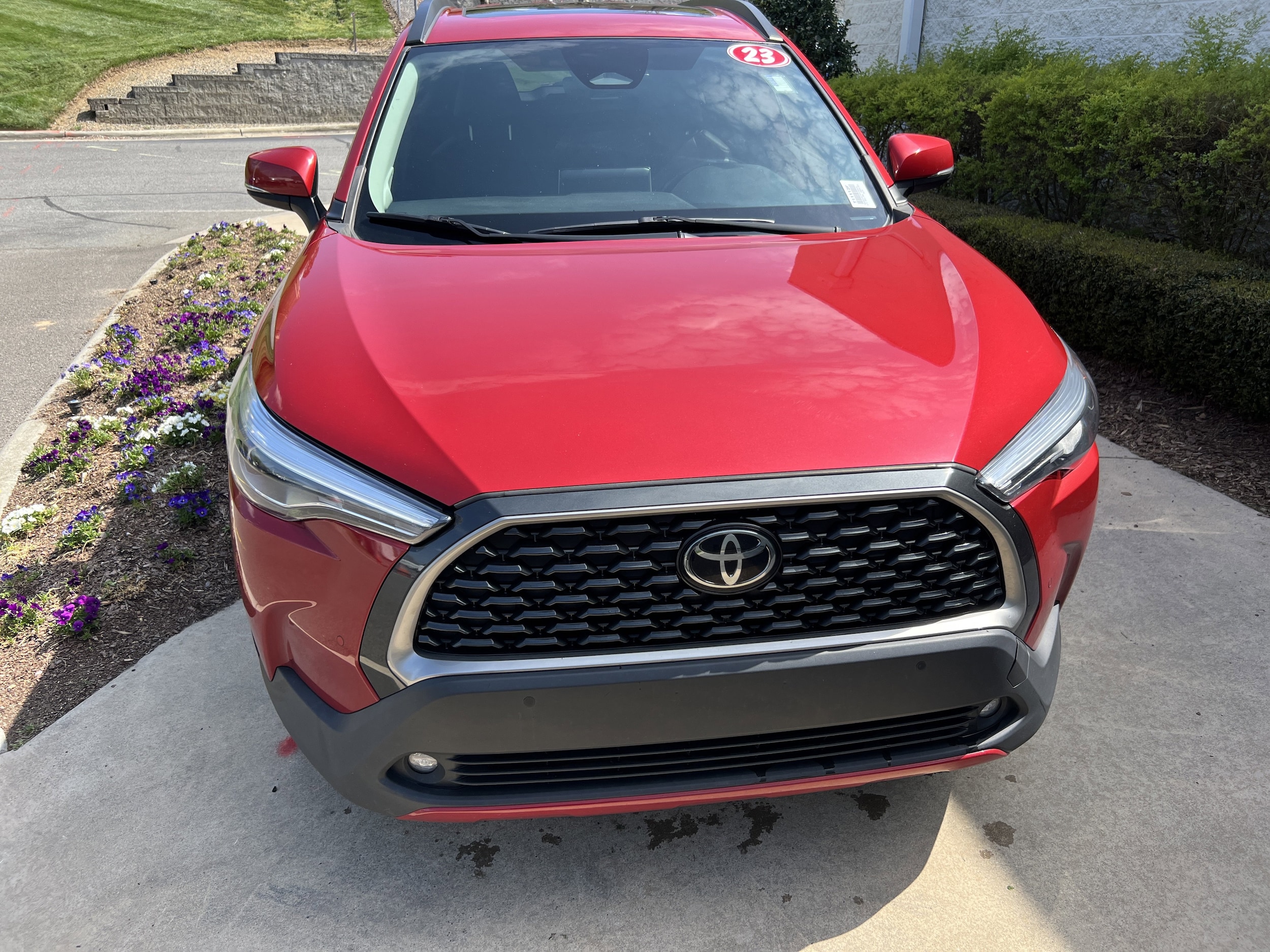 2023 Toyota Corolla Cross XLE photo 2