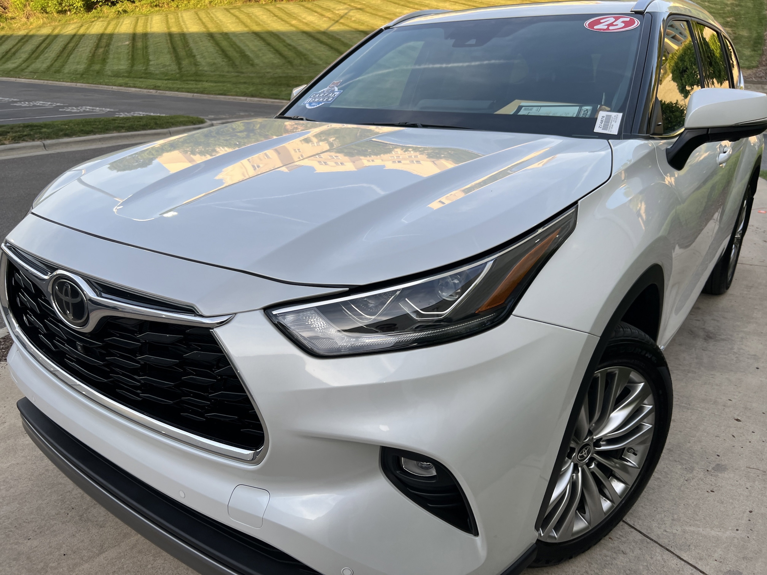 2025 Toyota Highlander Hybrid Platinum photo 4