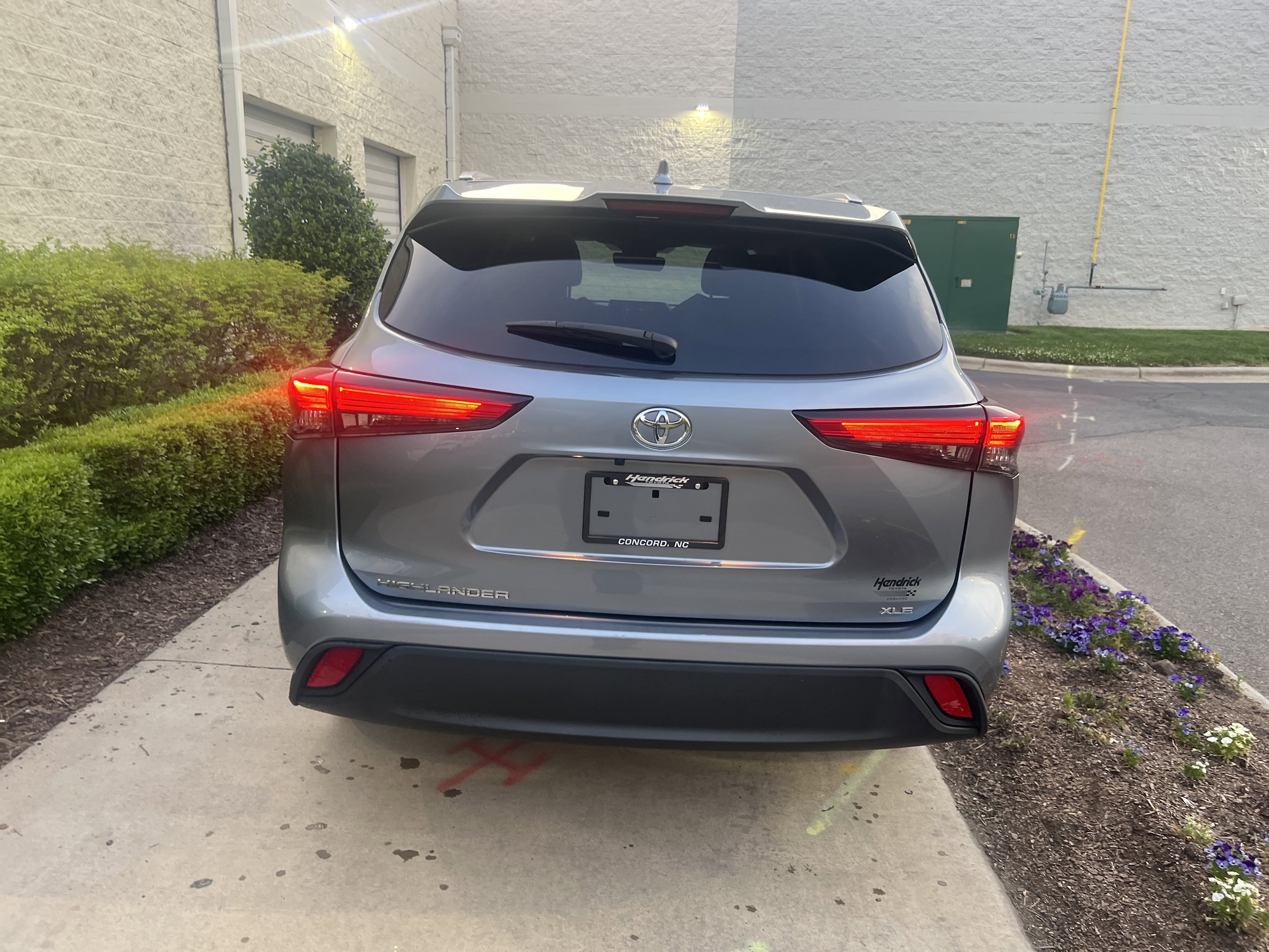 2023 Toyota Highlander XLE photo 6