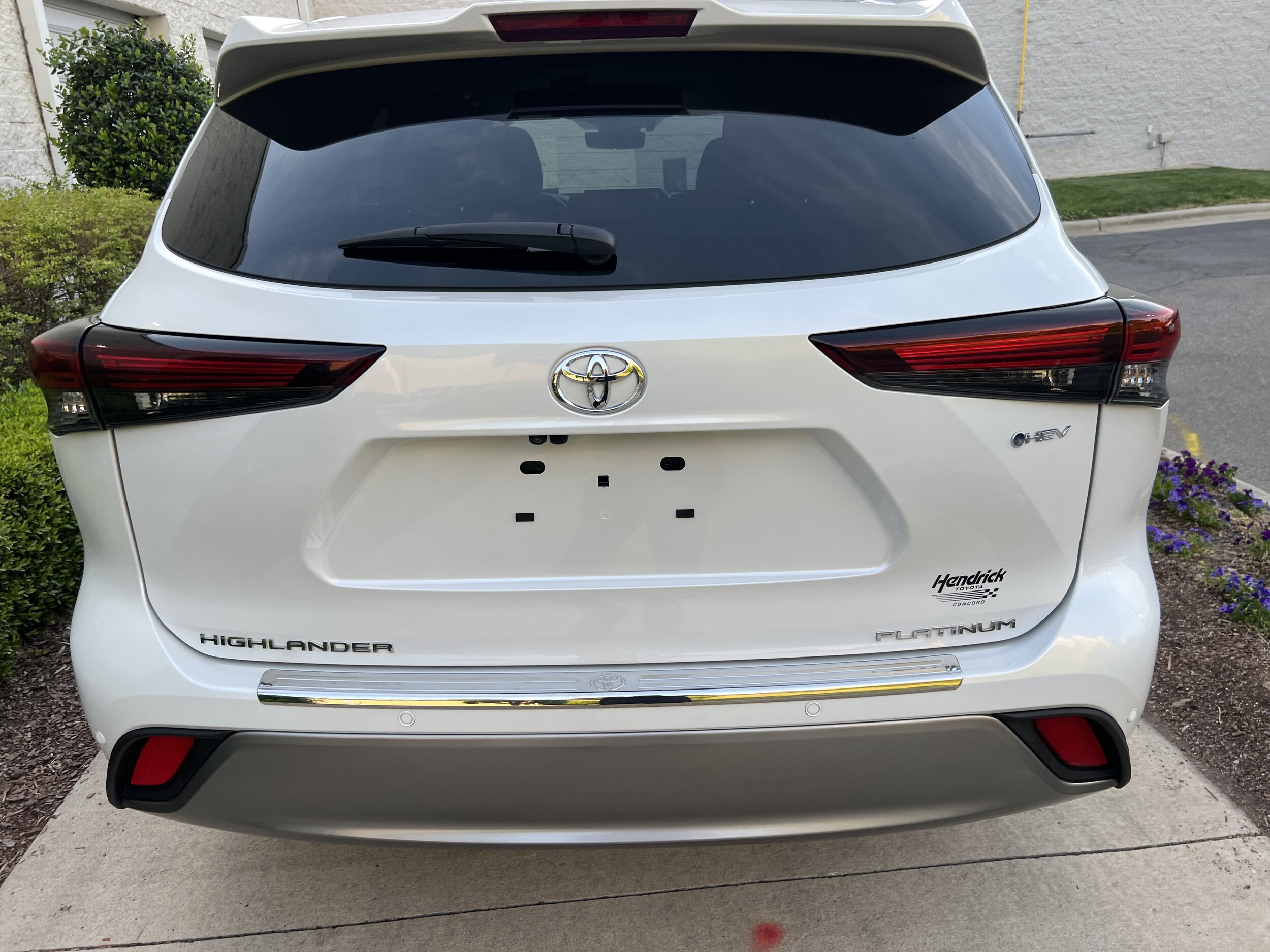 2025 Toyota Highlander Hybrid Platinum photo 3