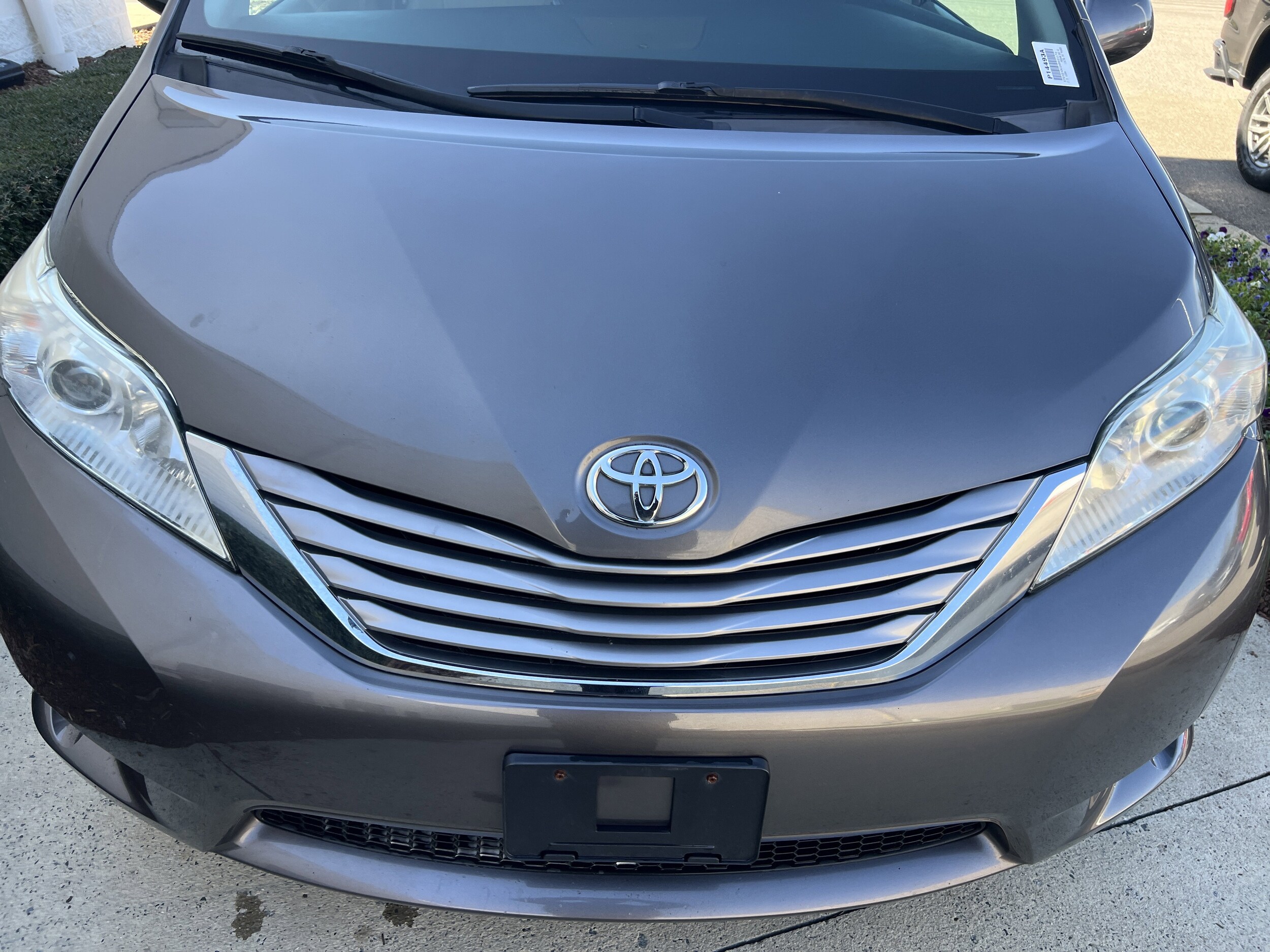 2017 Toyota Sienna XLE Premium photo 2