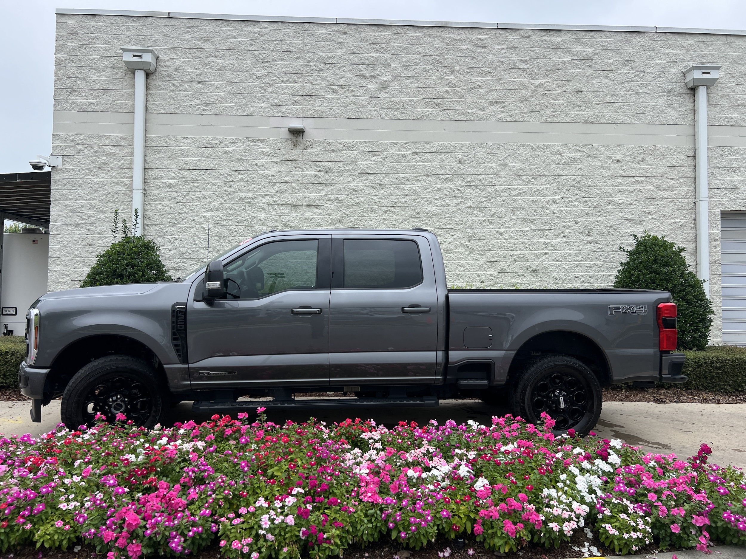 Ford Super Duty F-350 SRW LARIAT