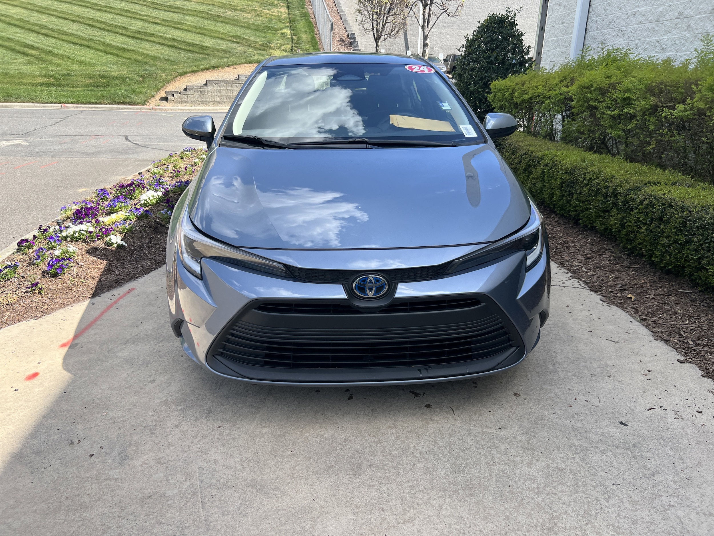 2024 Toyota Corolla Hybrid LE photo 2