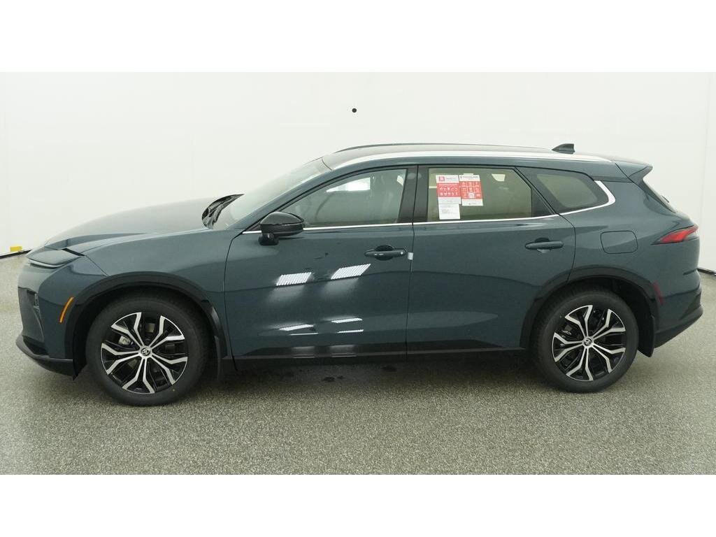 Toyota Crown Signia XLE