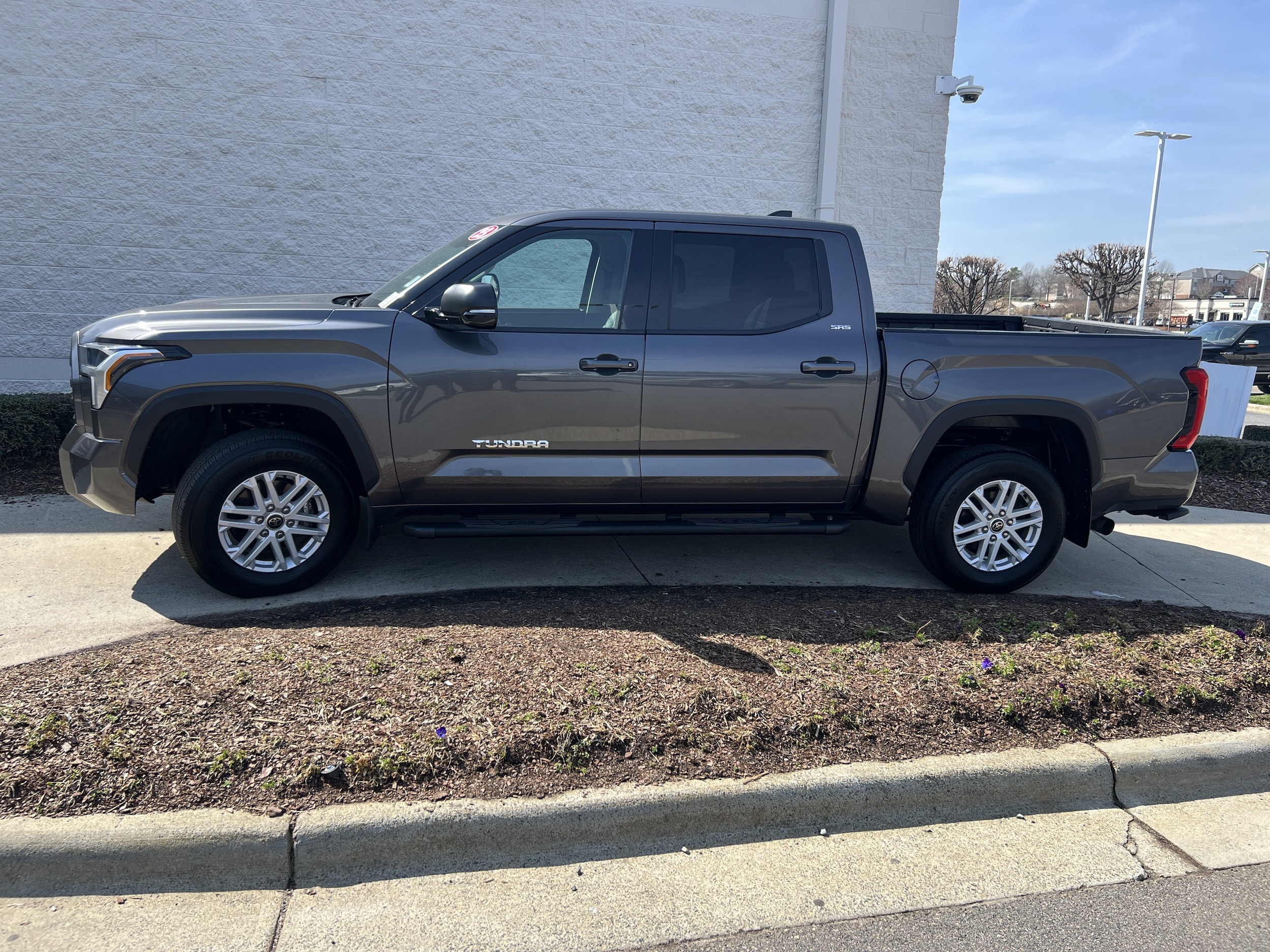 2023 Toyota Tundra 4WD SR5 photo 5