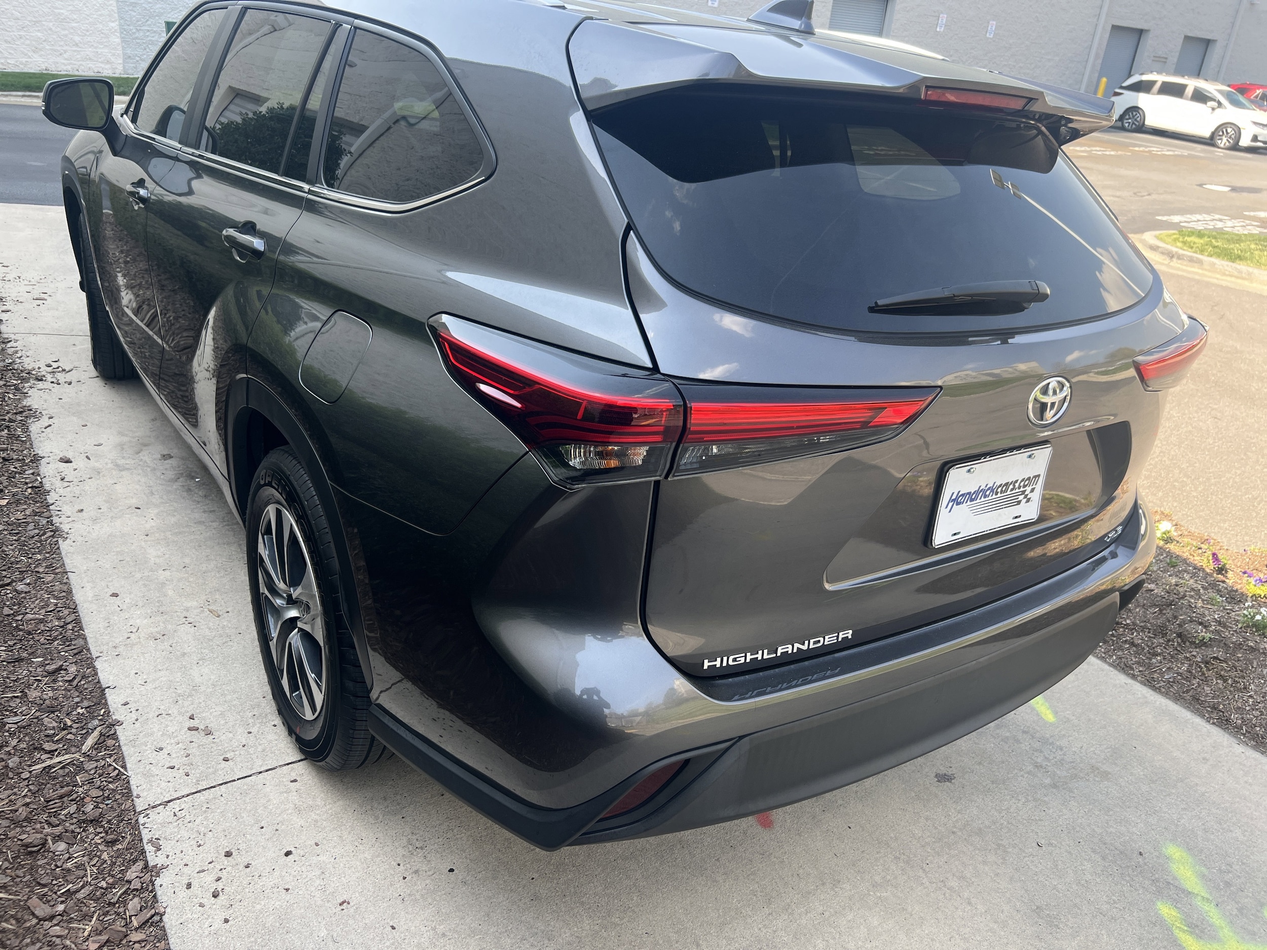 2023 Toyota Highlander XLE photo 6