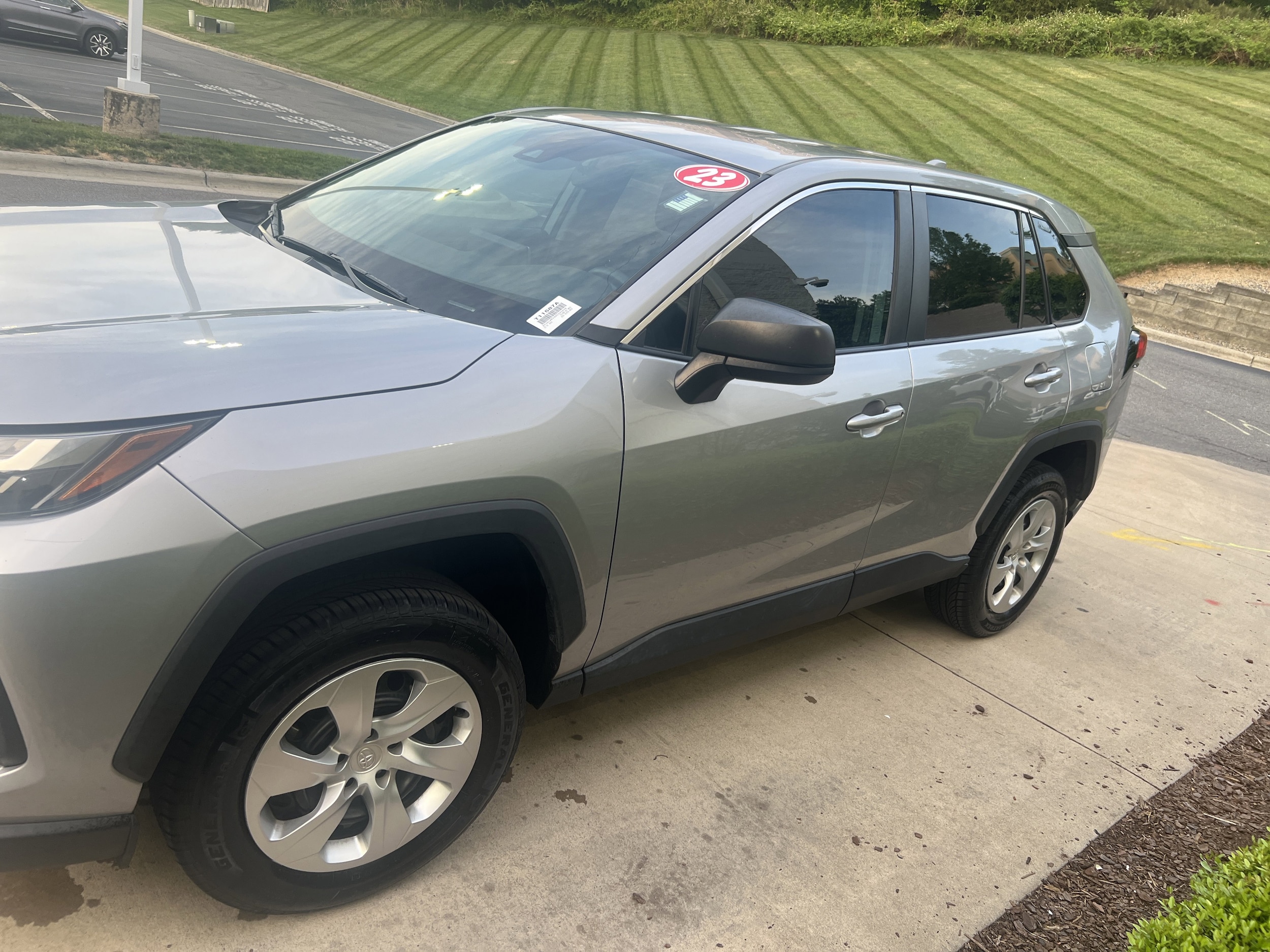 2023 Toyota RAV4 LE photo 6