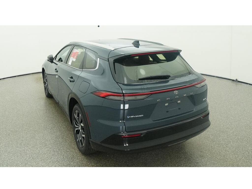 Toyota Crown Signia XLE